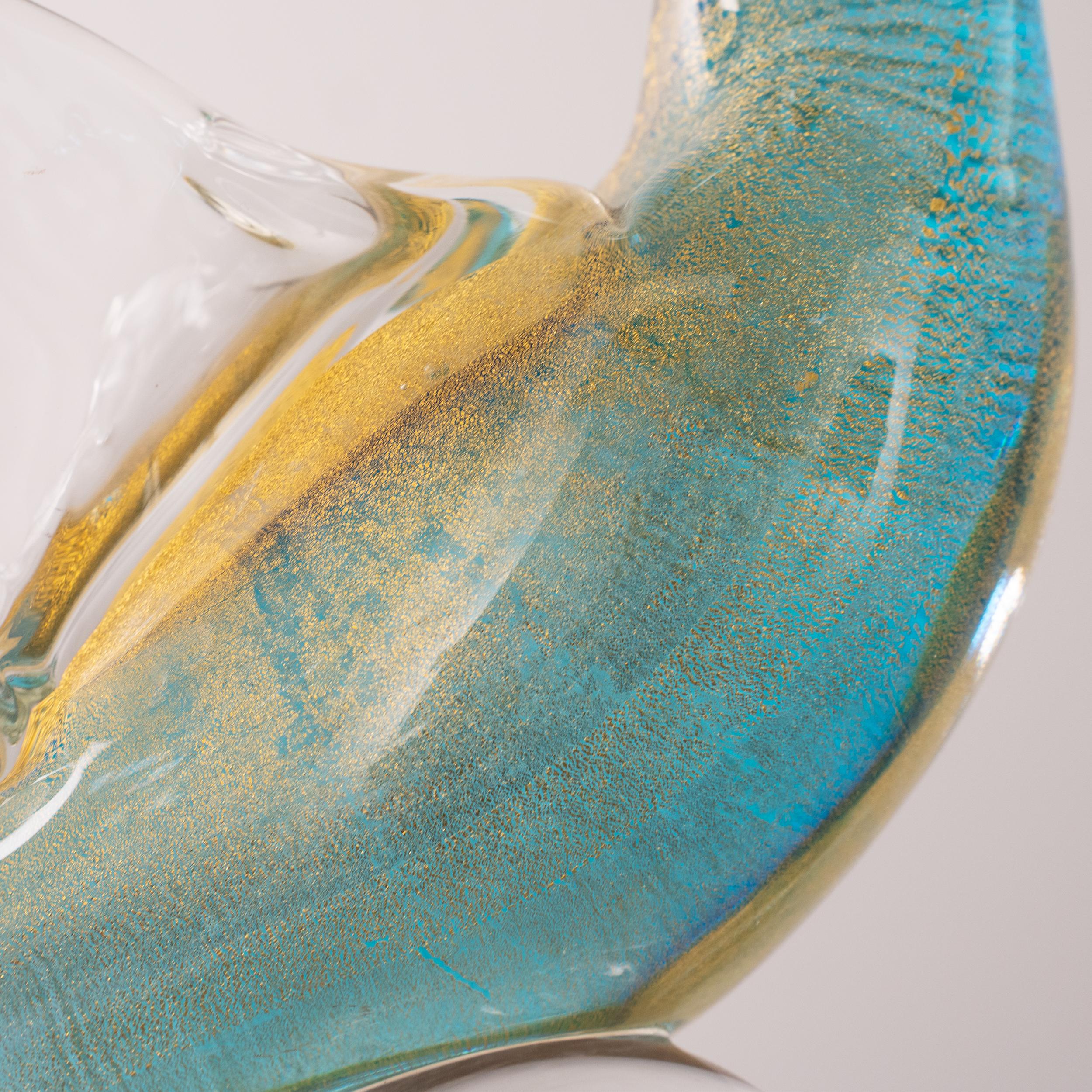 XX secolo Pappagallo  scultura di uccello in vero vetro di Murano, blu e foglia d'oro, Formia Venezia in vendita
