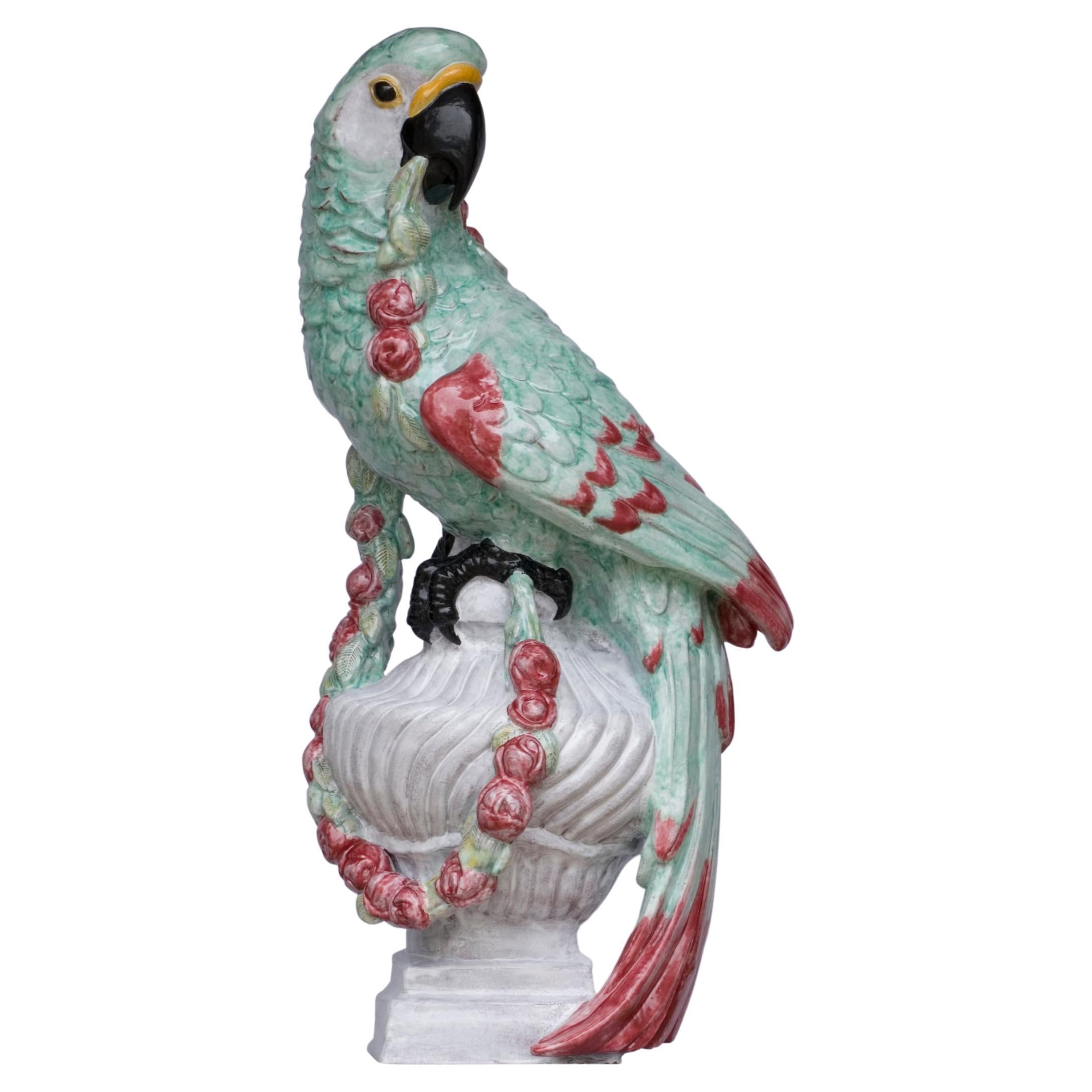 Exotische Vogel- Papagei-Gartenfigur aus Majolika, handgefertigt und handbemalt im Angebot