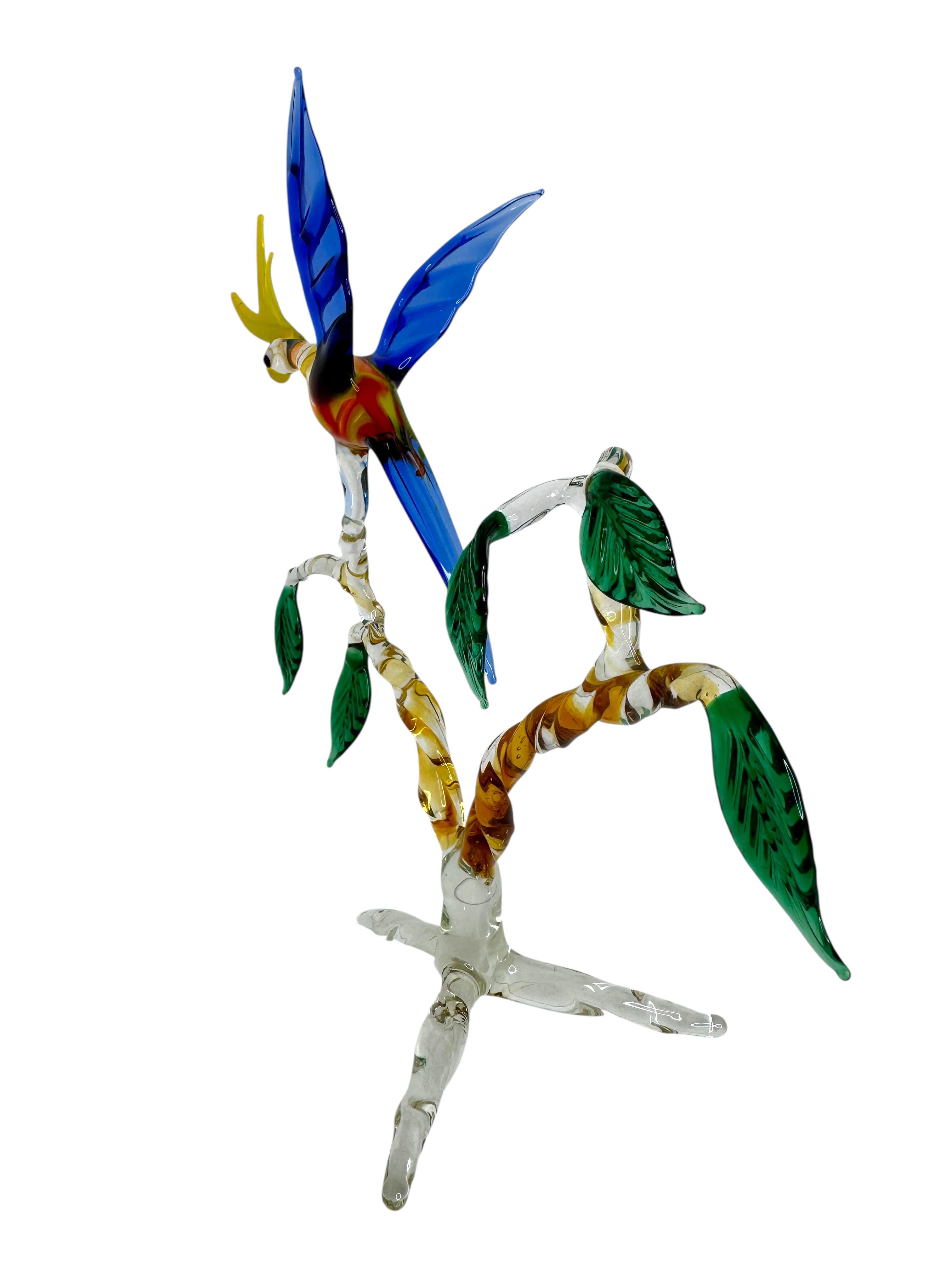 Mid-Century moderno Pappagallo su albero Figura di scultura in vetro di Murano metà del XX secolo, Venezia Italia in vendita
