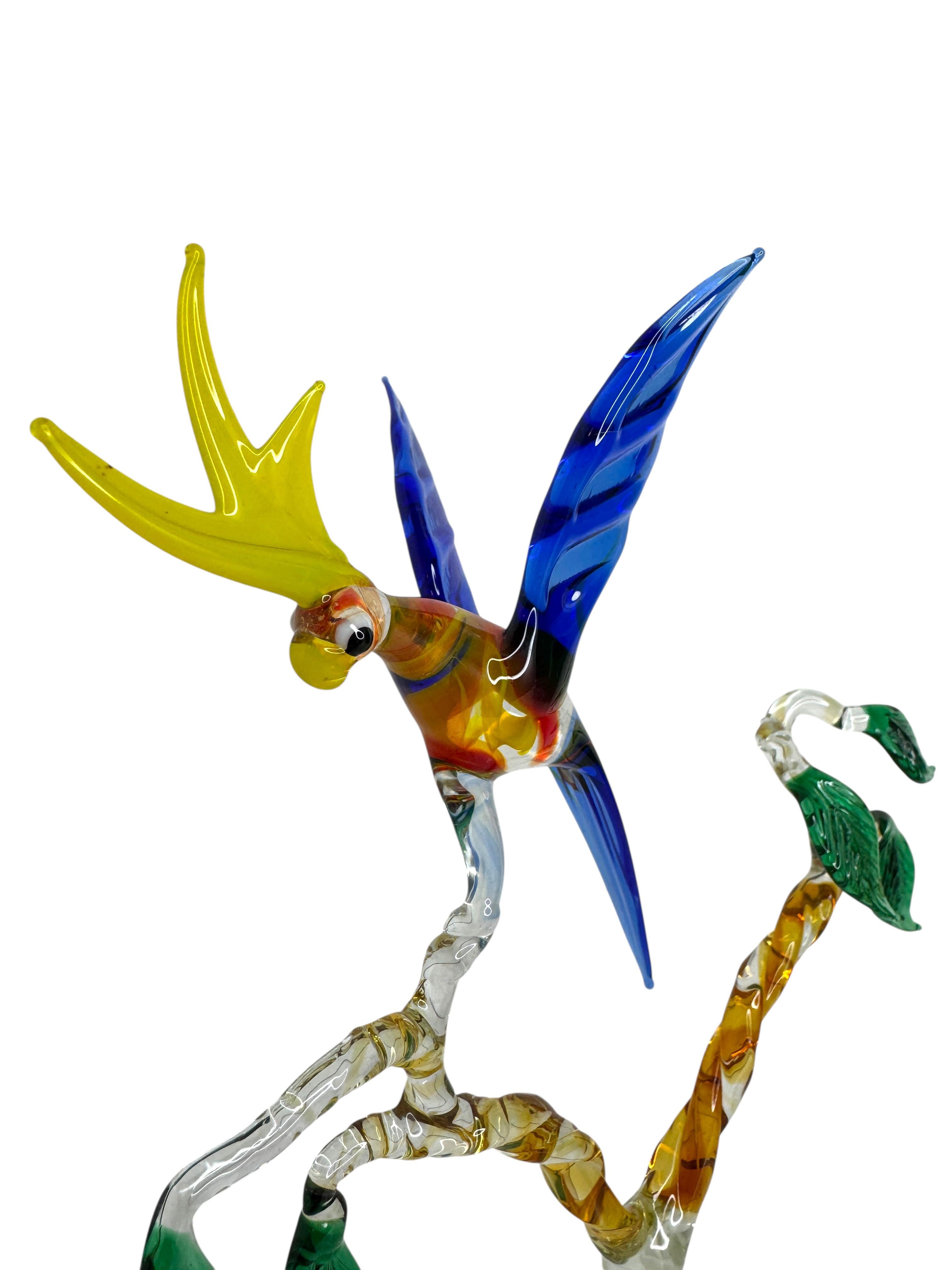 Pappagallo su albero Figura di scultura in vetro di Murano metà del XX secolo, Venezia Italia In condizioni buone in vendita a Nuernberg, DE