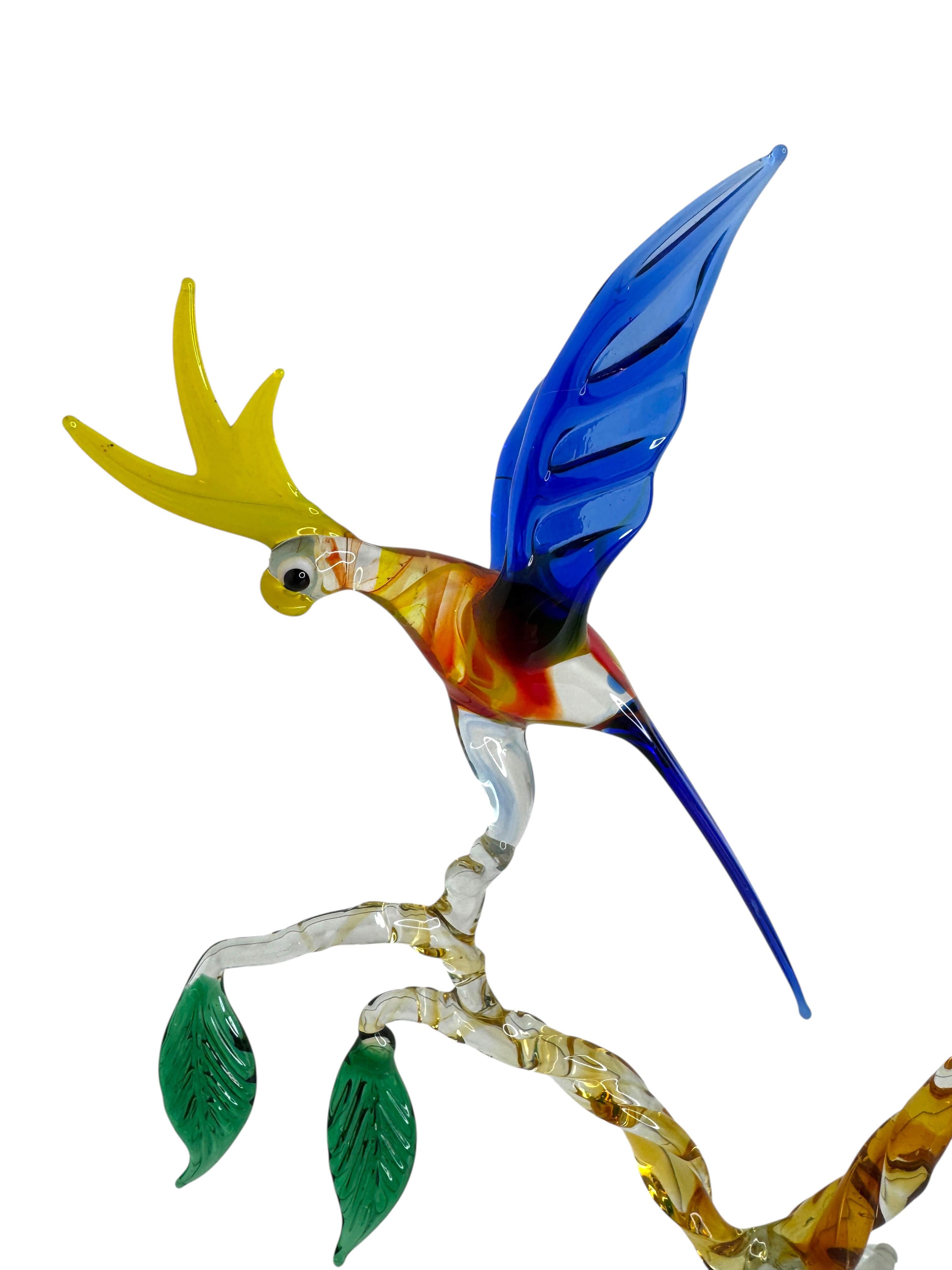 Vetro soffiato Pappagallo su albero Figura di scultura in vetro di Murano metà del XX secolo, Venezia Italia in vendita