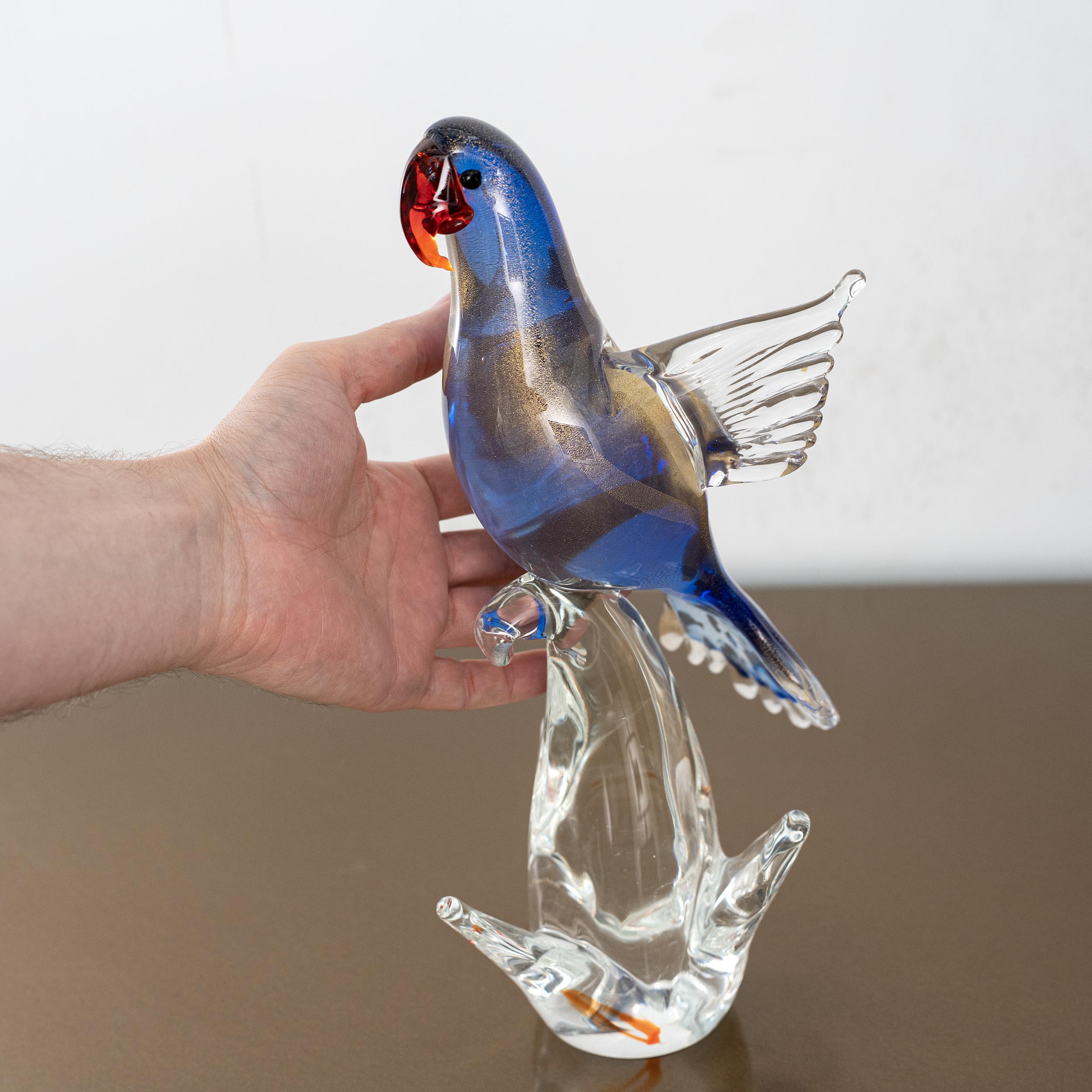Parrot Sculpture in Blue Murano glass with golden details, Italy in stock For Sale 3