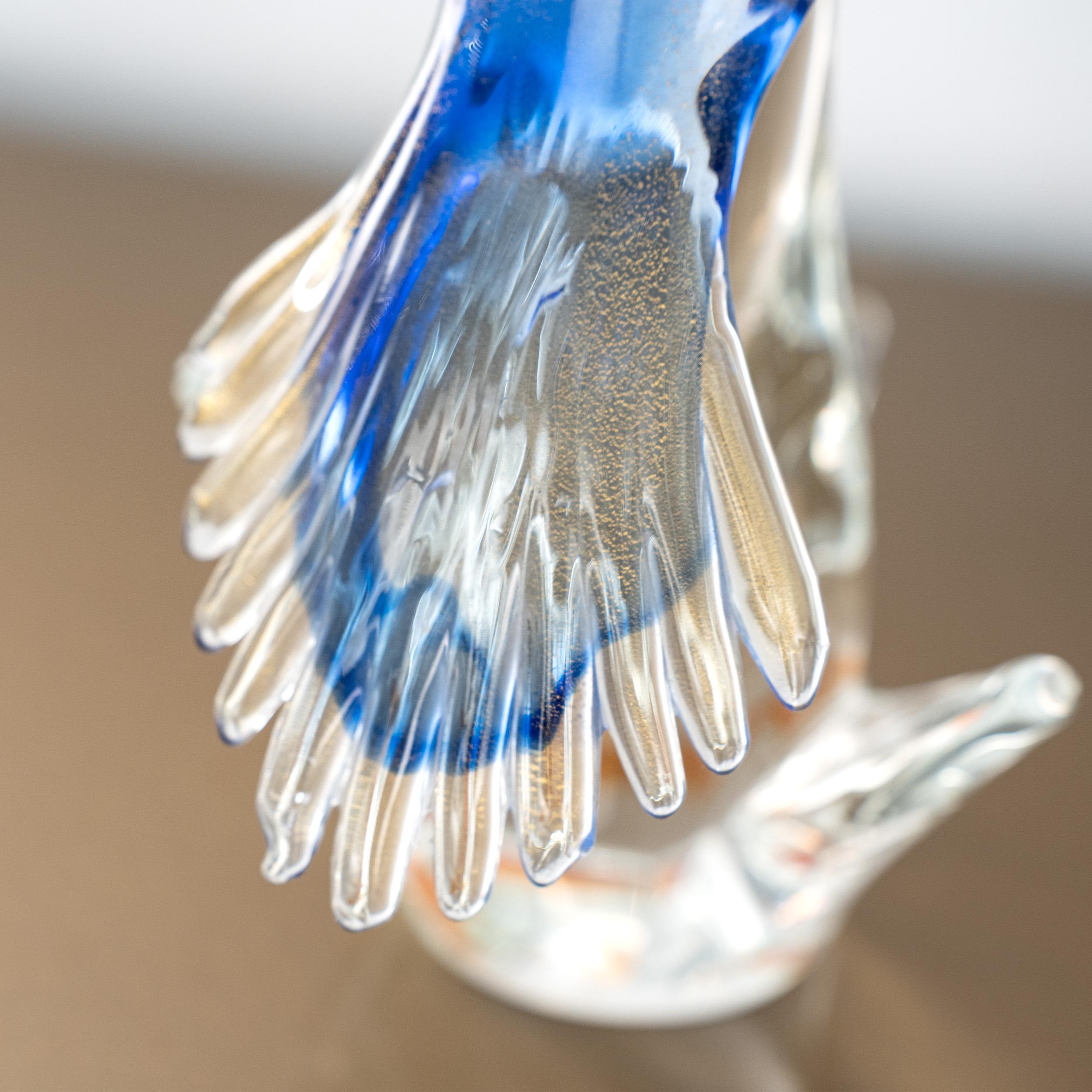 Parrot Sculpture in Blue Murano glass with golden details, Italy in stock In Good Condition For Sale In Venezia, IT