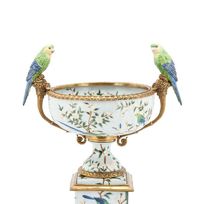 Bowl or cup parrots and flowers made with porcelain.
Hand-painted porcelain. Details handmade in 
solid bronze.