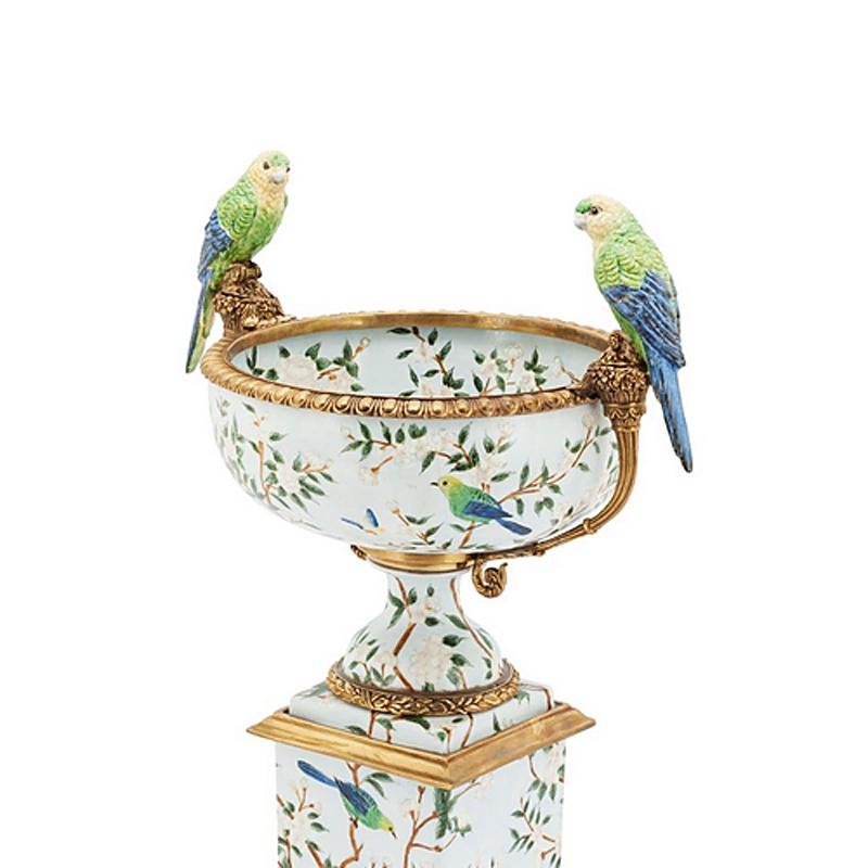 Fait main Bol ou tasse en porcelaine avec perroquets et fleurs et finition en bronze en vente