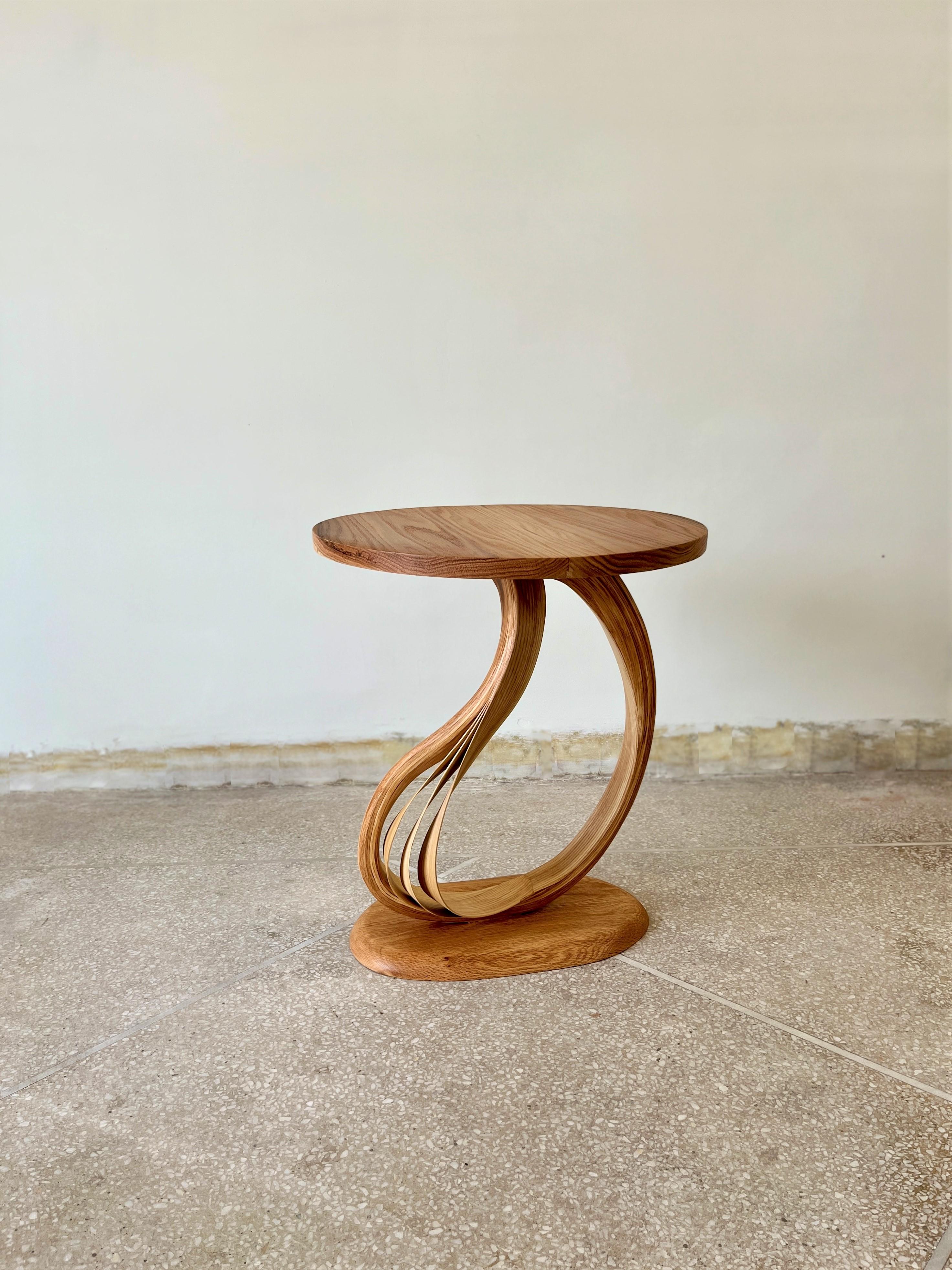 Pars-Tisch I, von Raka Studio (Moderne) im Angebot
