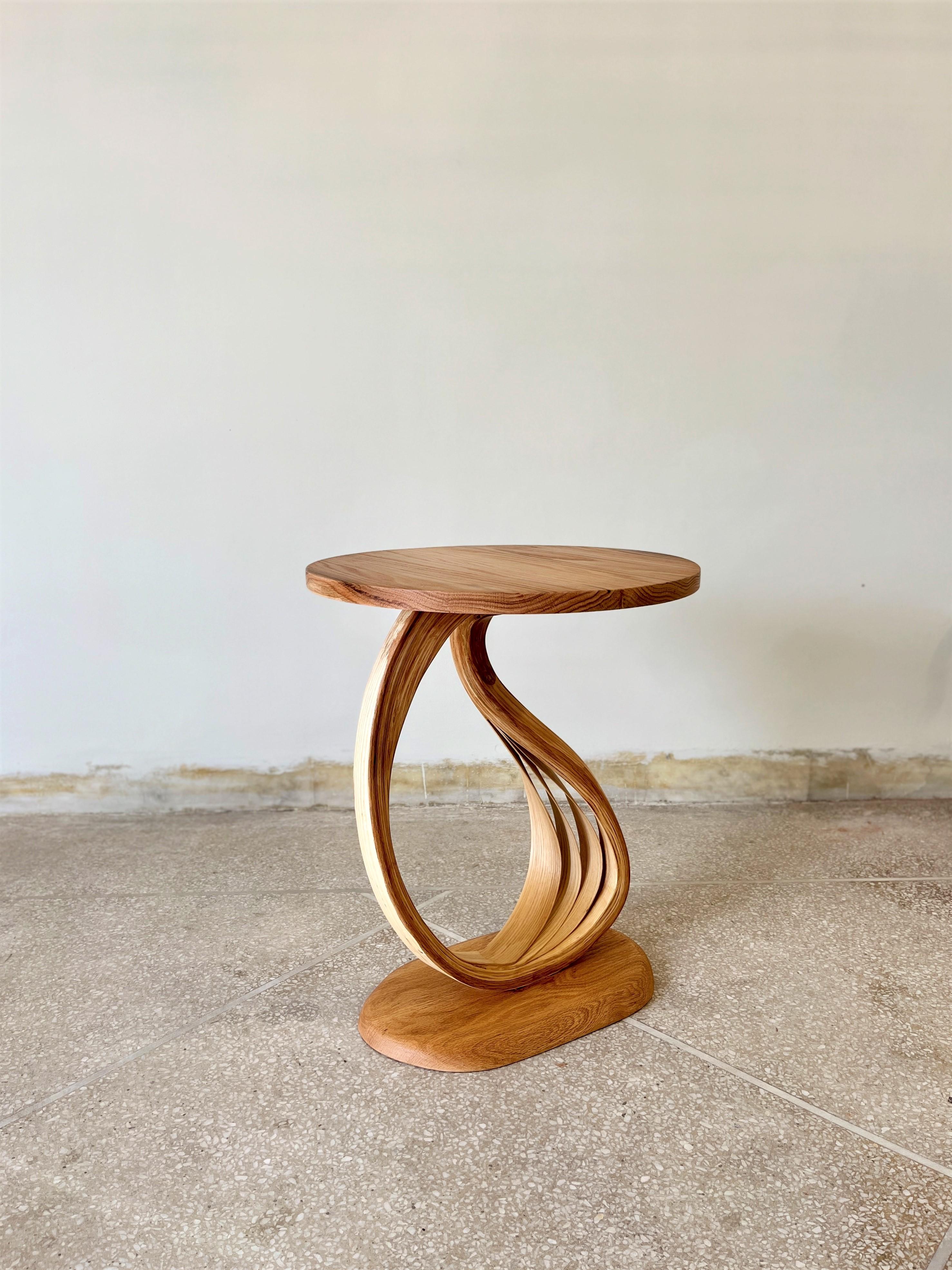 Pars-Tisch I, von Raka Studio (Holz) im Angebot