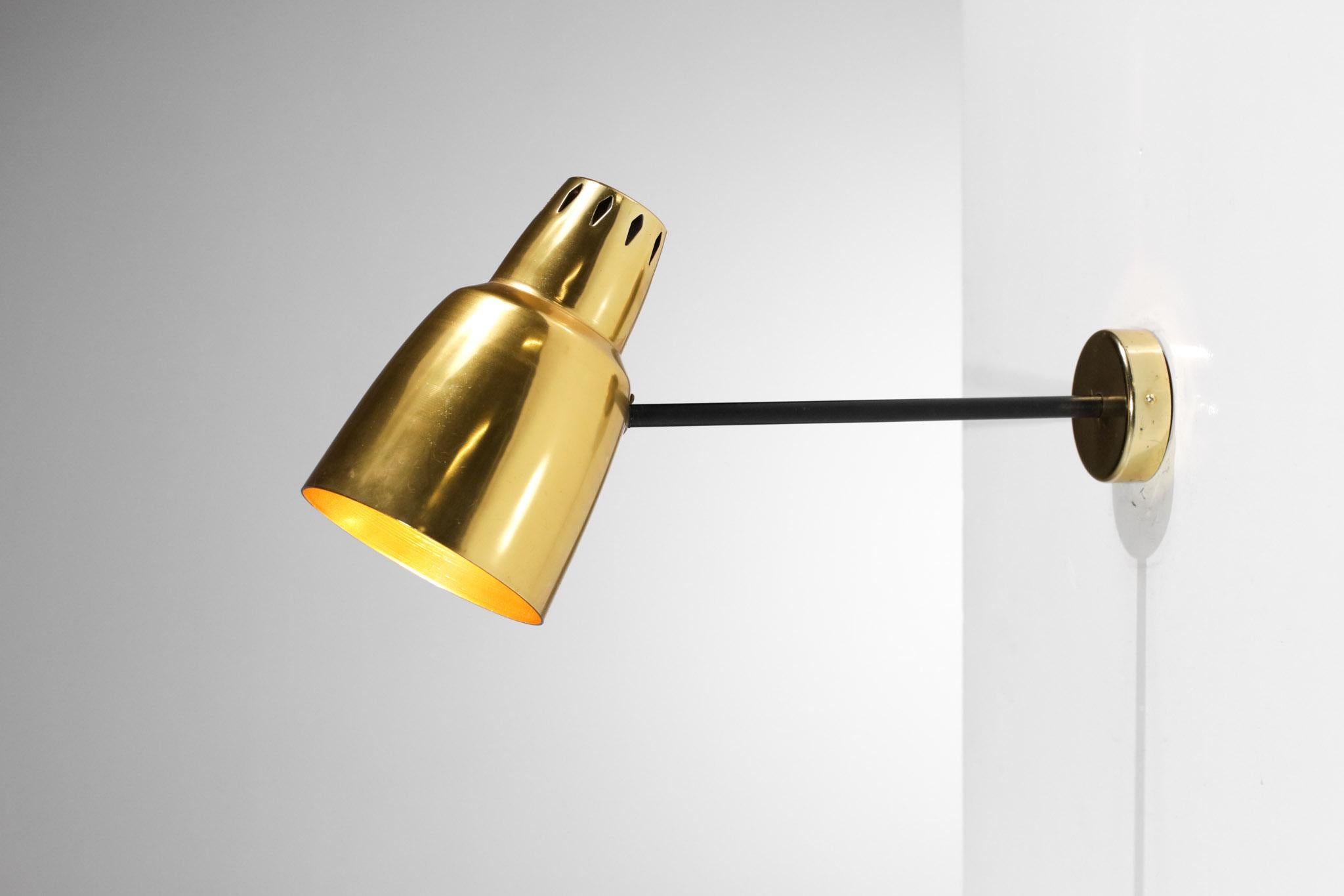 Wall lamp from the 60's edited by Parscot. Black lacquered metal arm, wall plate and solid brass perforated shade. The shade can be rotated in different positions. Very nice vintage condition, recommended E27 LED bulb (see pictures).
