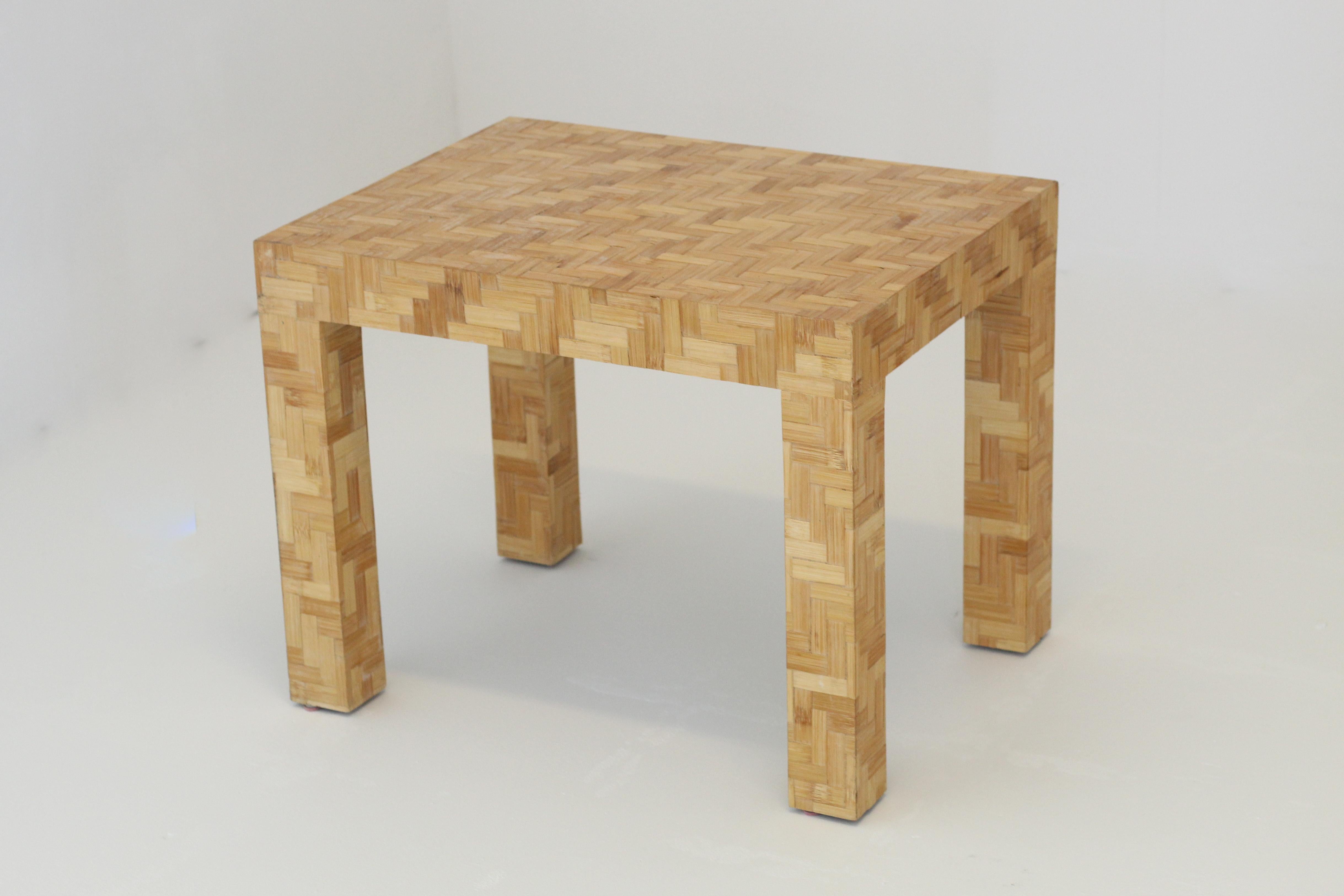 Excellent fully wrapped Parsons end table in intricate bamboo parquet design. In the style of Milo Baughman, Karl Springer and Steve Chase. Beautiful craftsmanship with top and legs wrapped, in original vintage condition. 

A classic and versatile