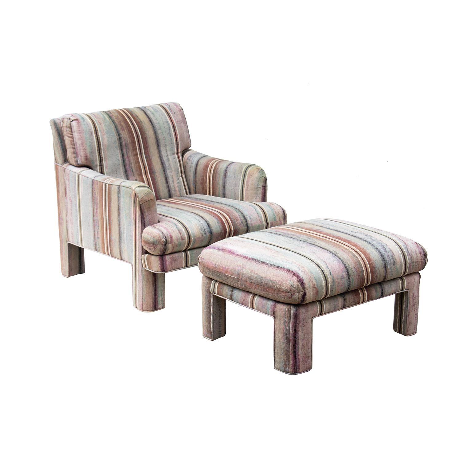 Americano Poltrona in stile Parsons con ottomana in vendita