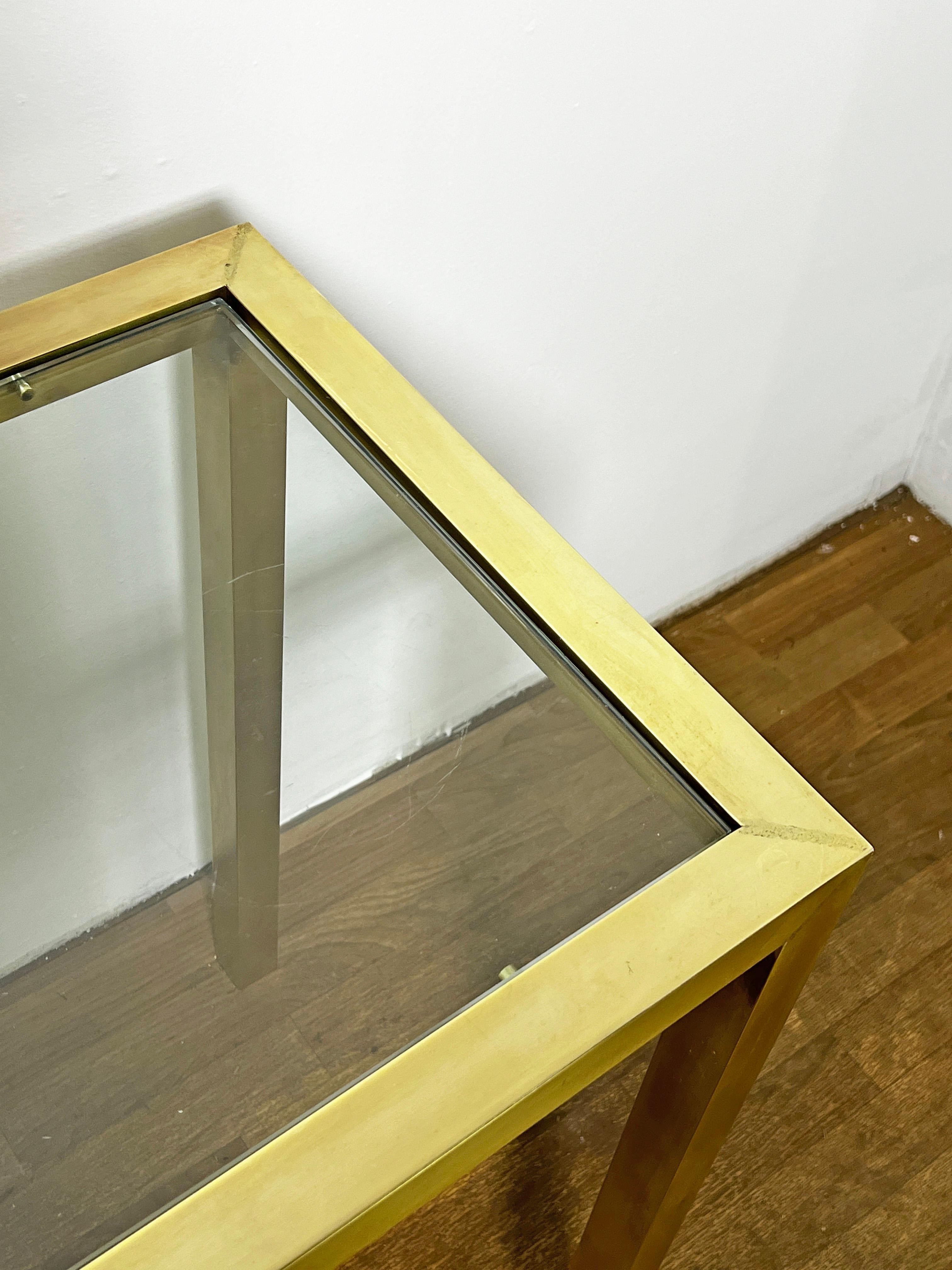 Parsons Style Brass Console Table Attributed to Directional Circa 1970s In Good Condition For Sale In Peabody, MA
