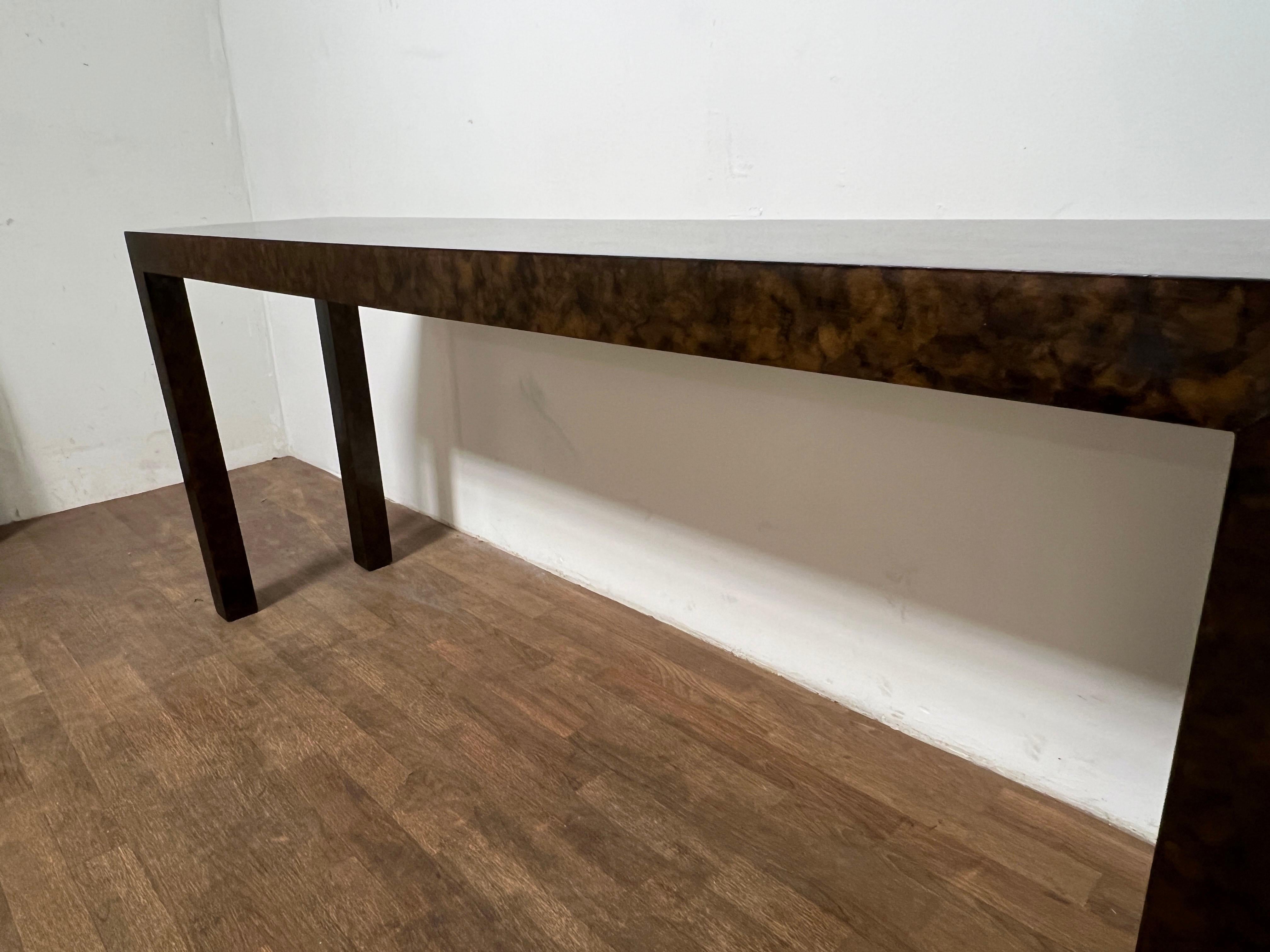 Konsolentisch im Parsons-Stil mit Schildpattlackierung und Schildpattlackierung, ca. 1970er Jahre (Holz) im Angebot