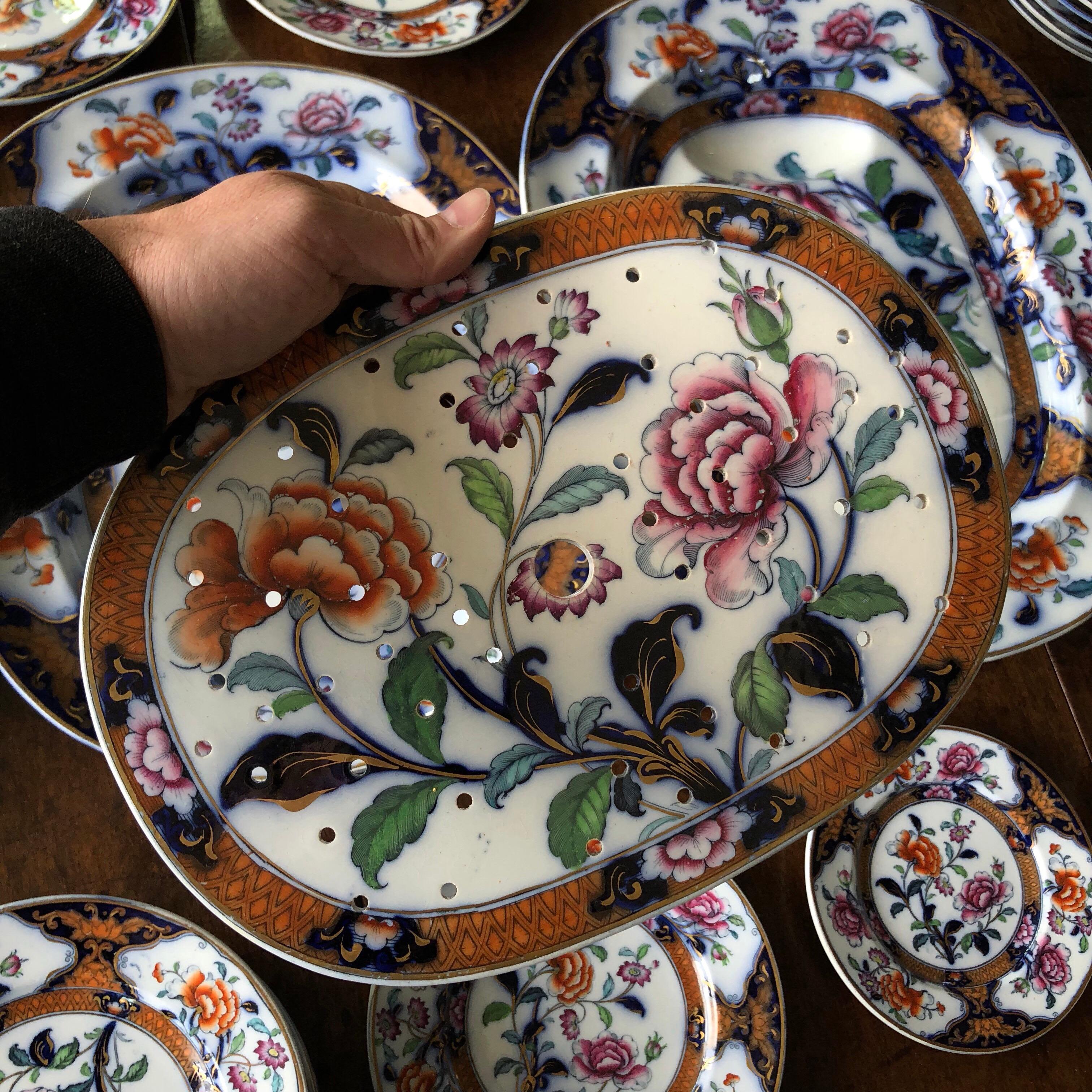 Part Ironstone Service in the ‘Eugenie’ Pattern, ‘Pearl’ Pottery, circa 1850 In Good Condition For Sale In Geelong, Victoria