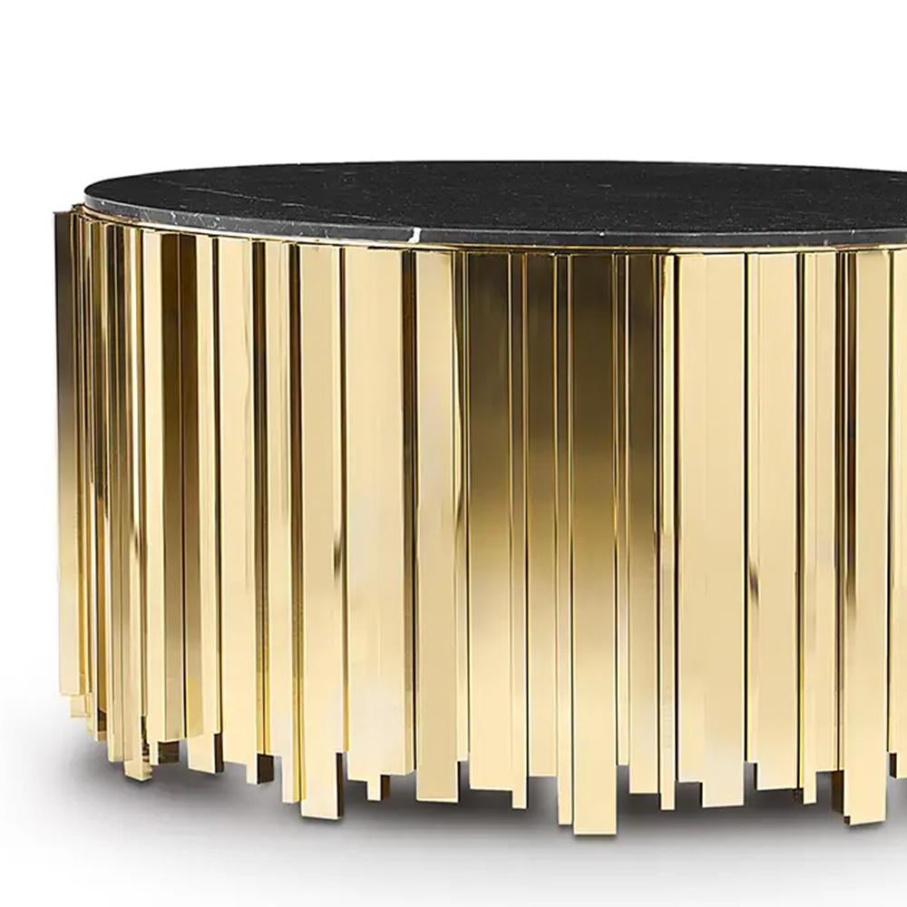 Coffee table Partenon with base structure in solid
brass in polished finish, with black marble top.