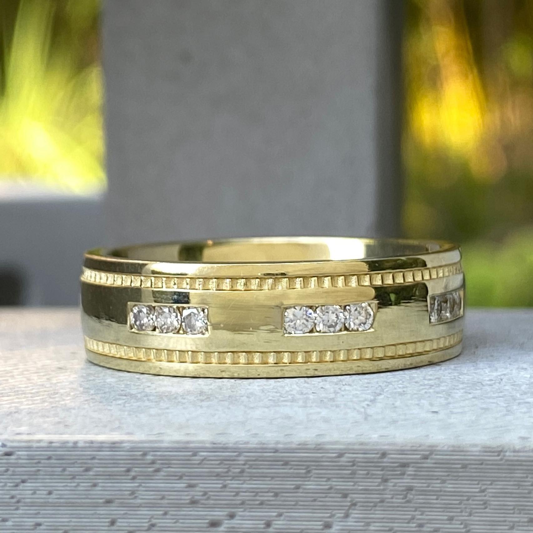 „Partial Hopper“ Herren-Hochzeitsring aus 18 Karat Gelbgold mit 0,32 Karat Diamant im Angebot 2