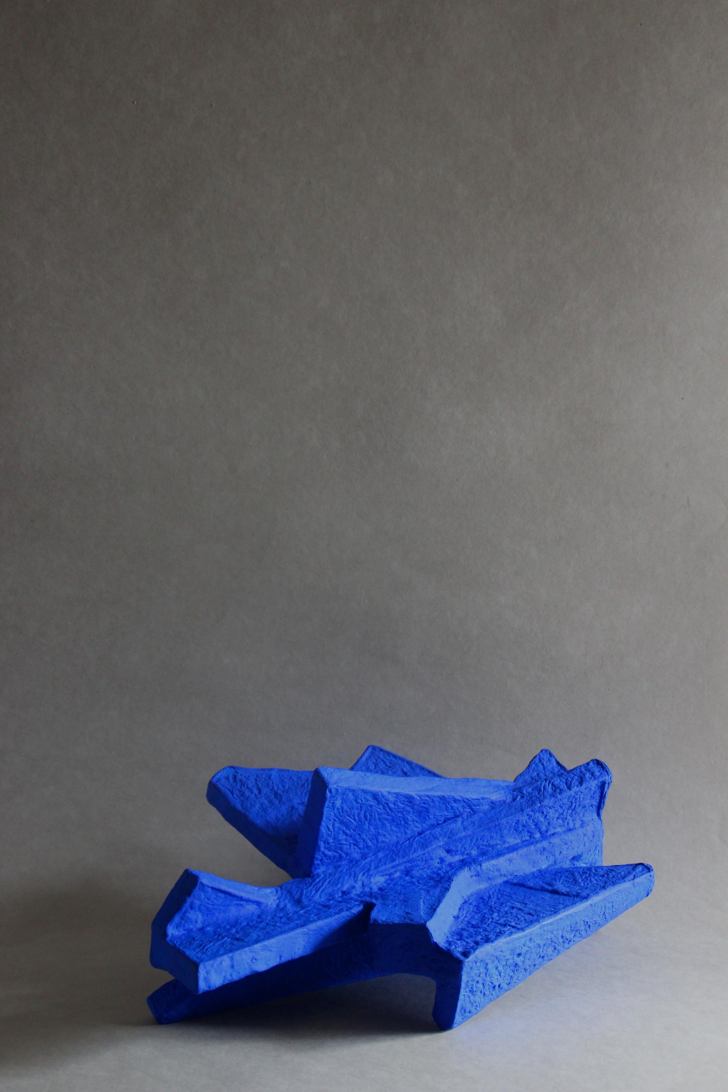 Sculpté à la main Particle Large Blue de Papier Langackerhusl en vente