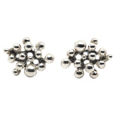 Orecchini a perno con particelle in A. Silver di Kirsten Muenster Jewelry
