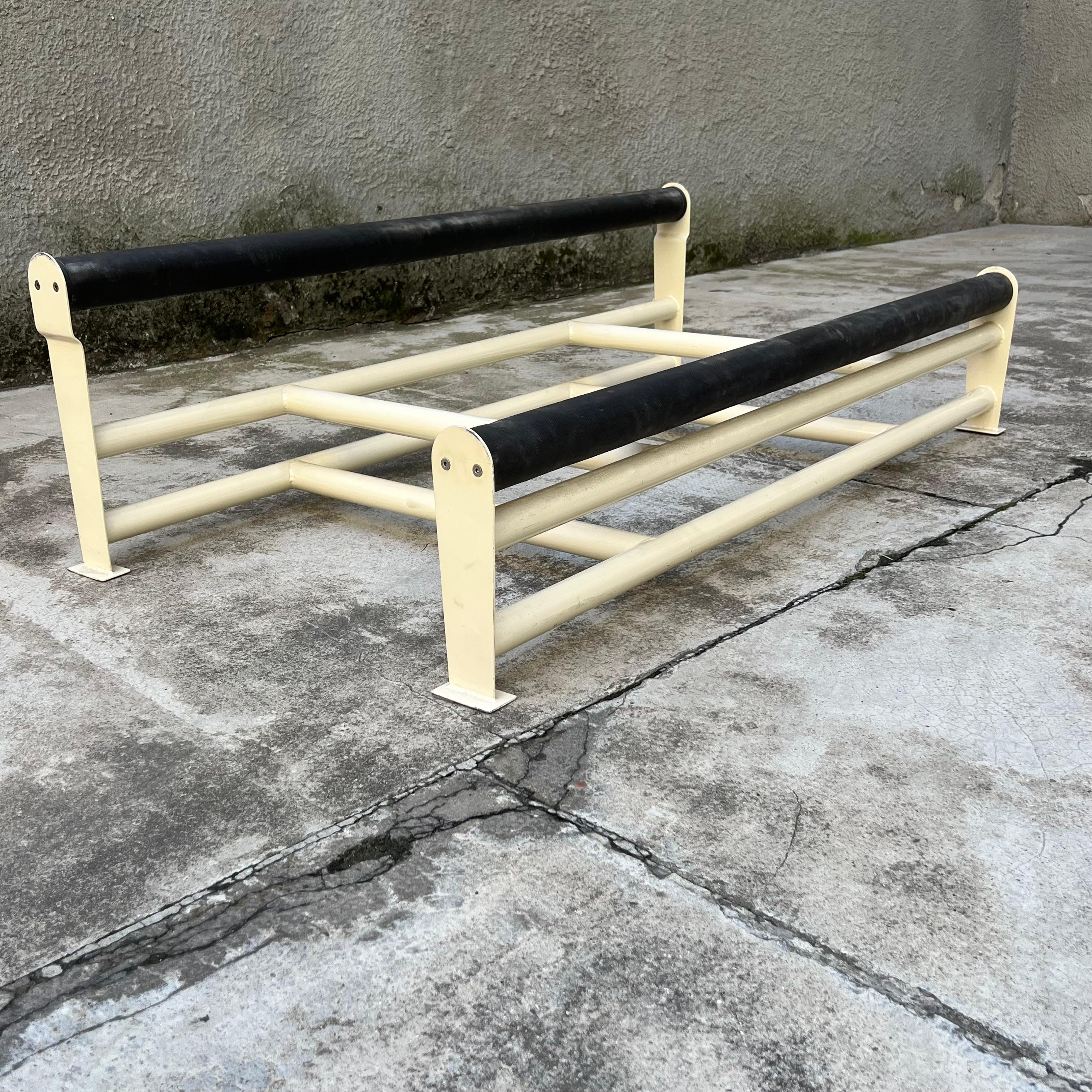 Chaise longue doble particular y anónima inspirada en Lc4 - Italia - Años 80 en venta 4