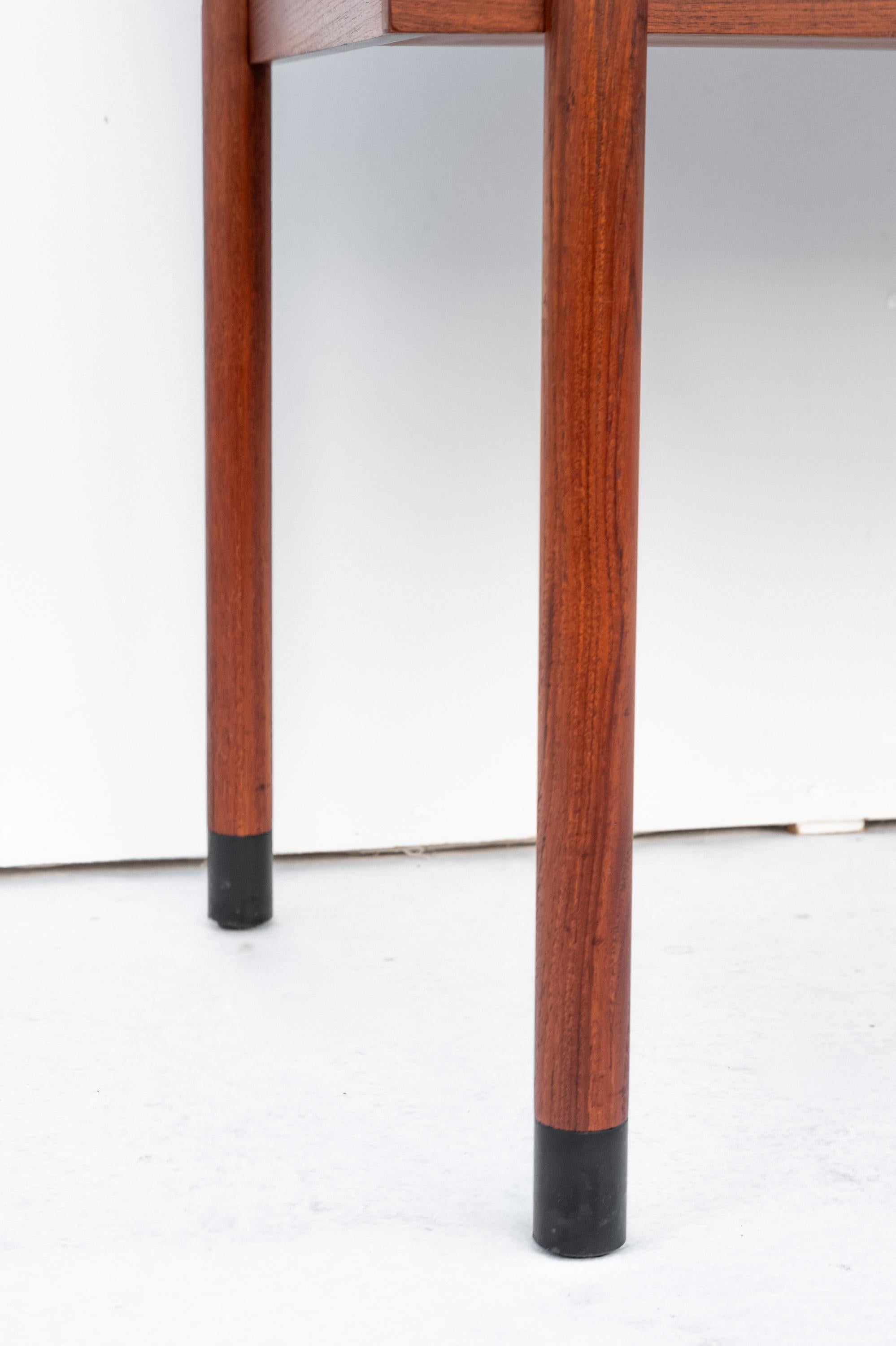Mid-20th Century Particolare Scrittoio Nordico in teak, Anni '60 in vendita
