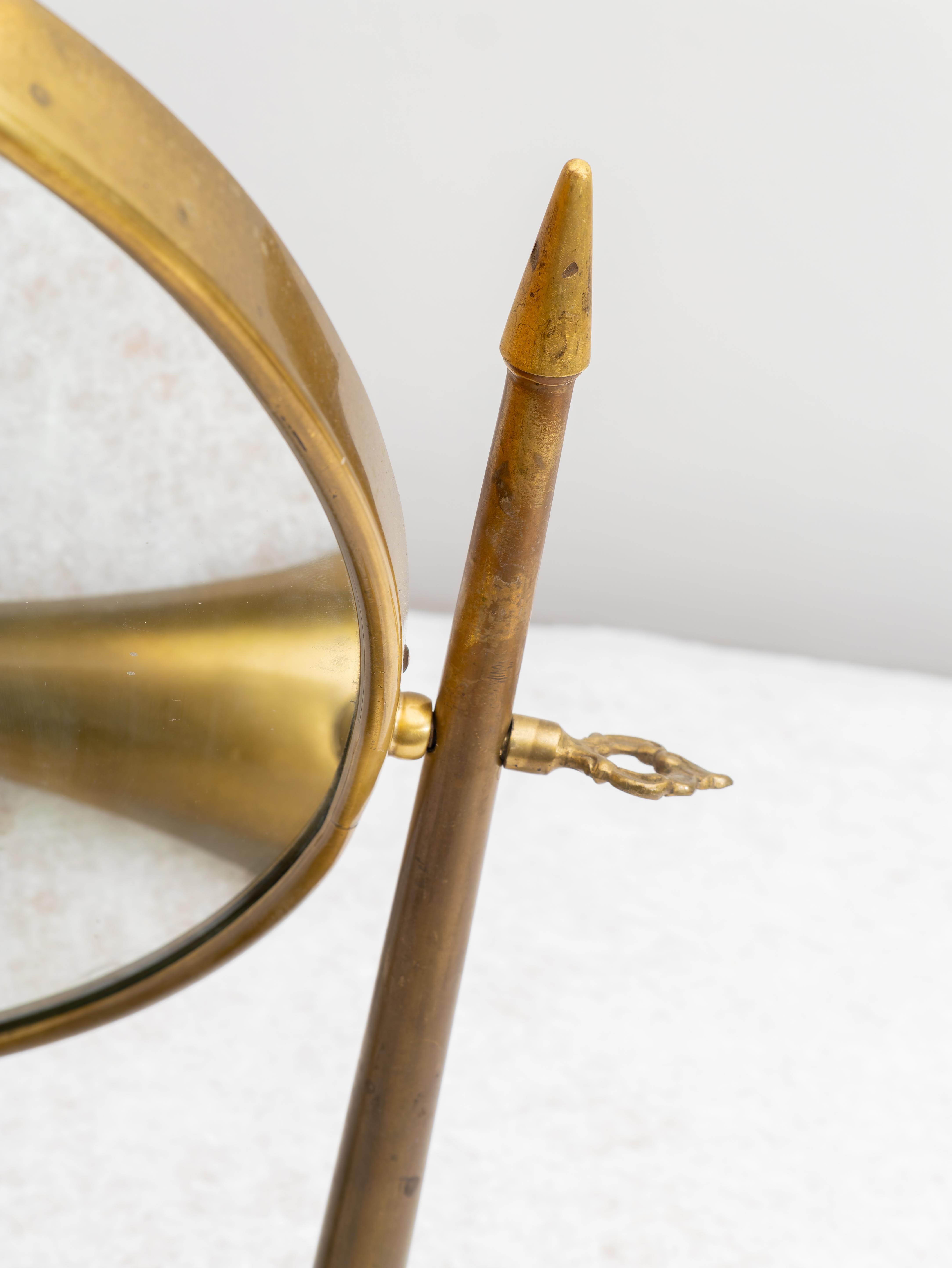 Detail Oval Table Mirror, 1940s In Good Condition For Sale In Bastia Umbra, IT