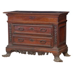 Particular and Rare Chest of Drawers of the Seventeenth Century, Walnut