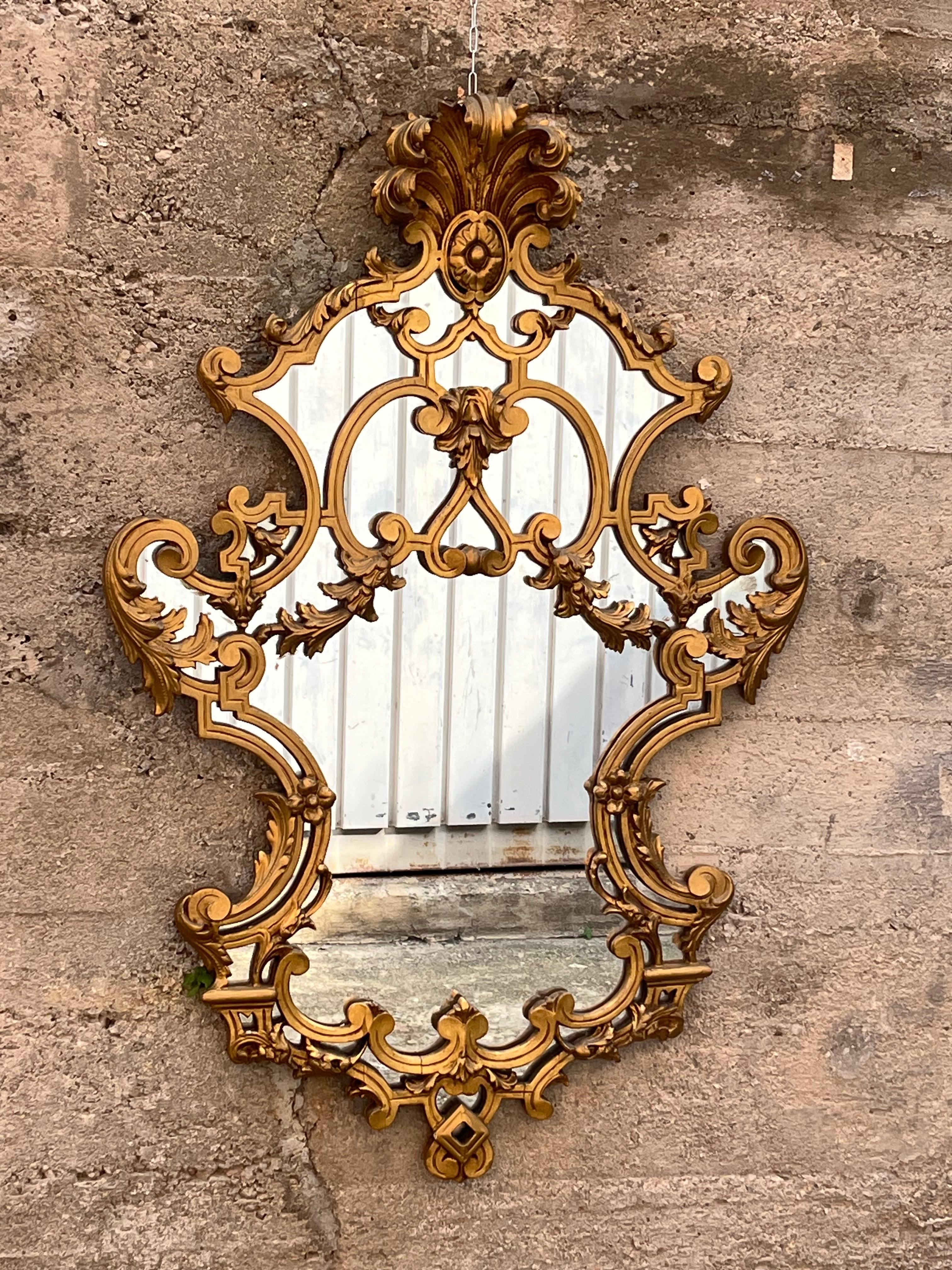 Metà XX secolo Particolare specchio da parete francese di metà secolo in legno dorato, anni '50 in vendita