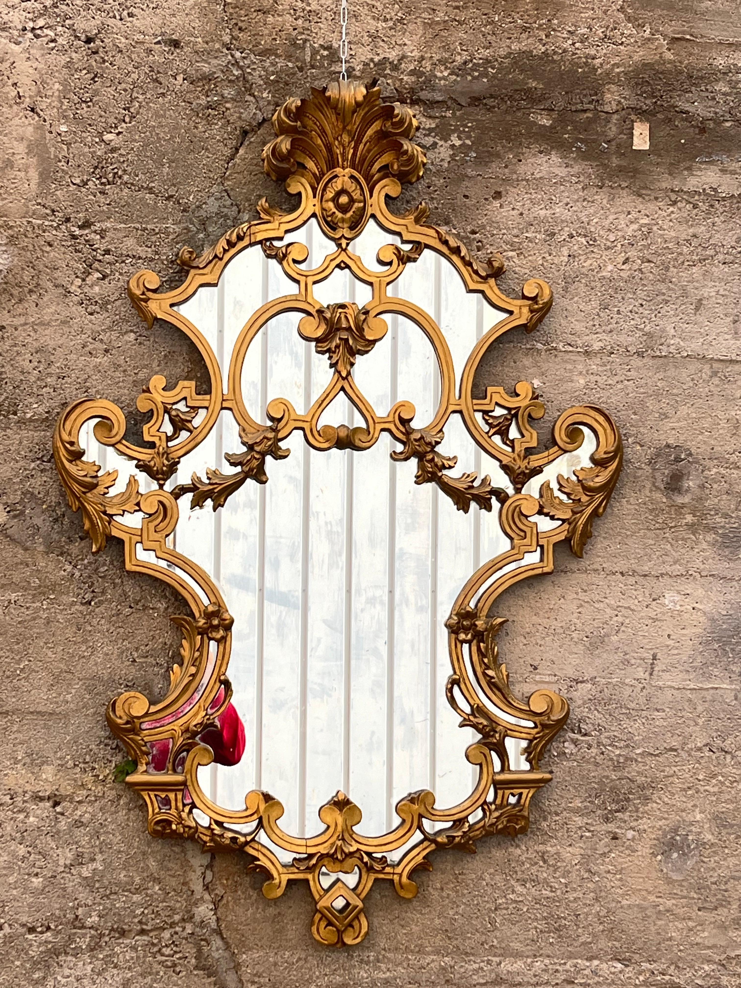 Legno Particolare specchio da parete francese di metà secolo in legno dorato, anni '50 in vendita