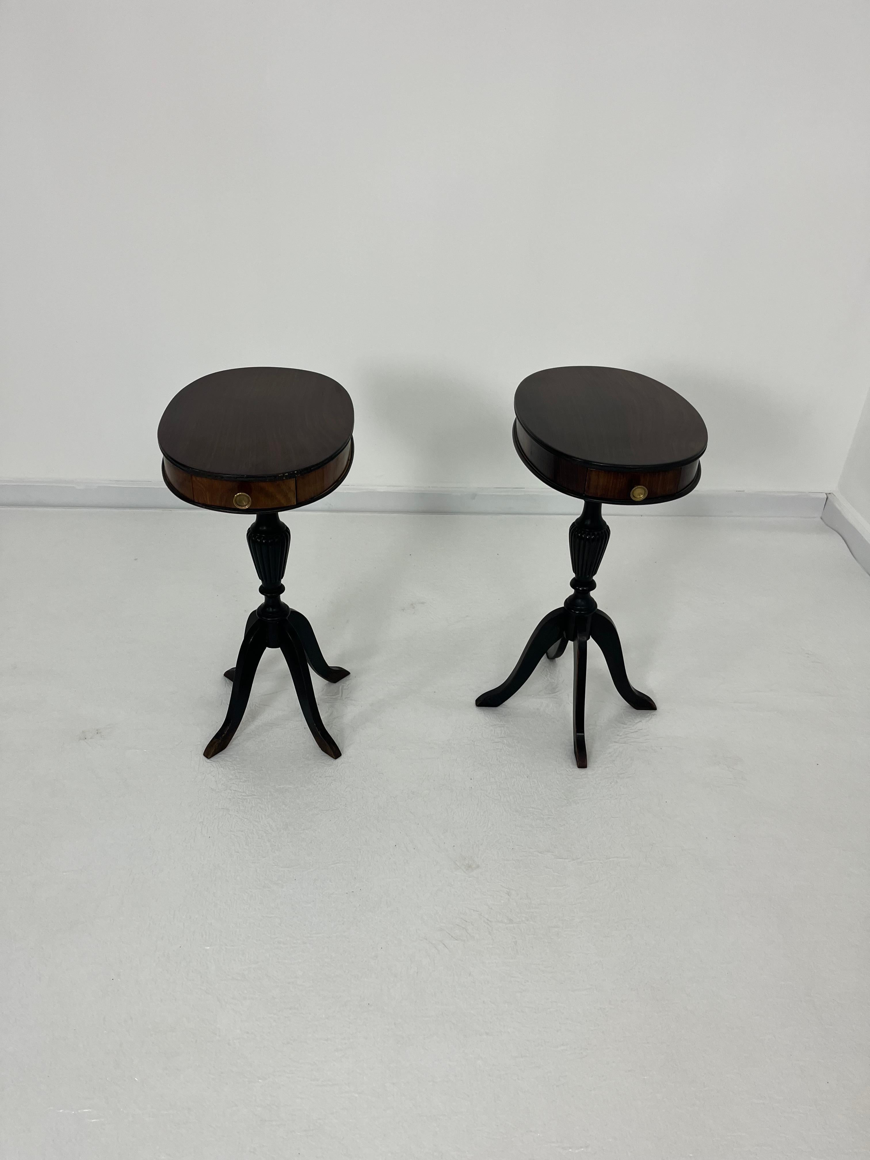 Particular Set of 2 Oval Italian Bedside Tables Mid-century, 1960s For Sale 5