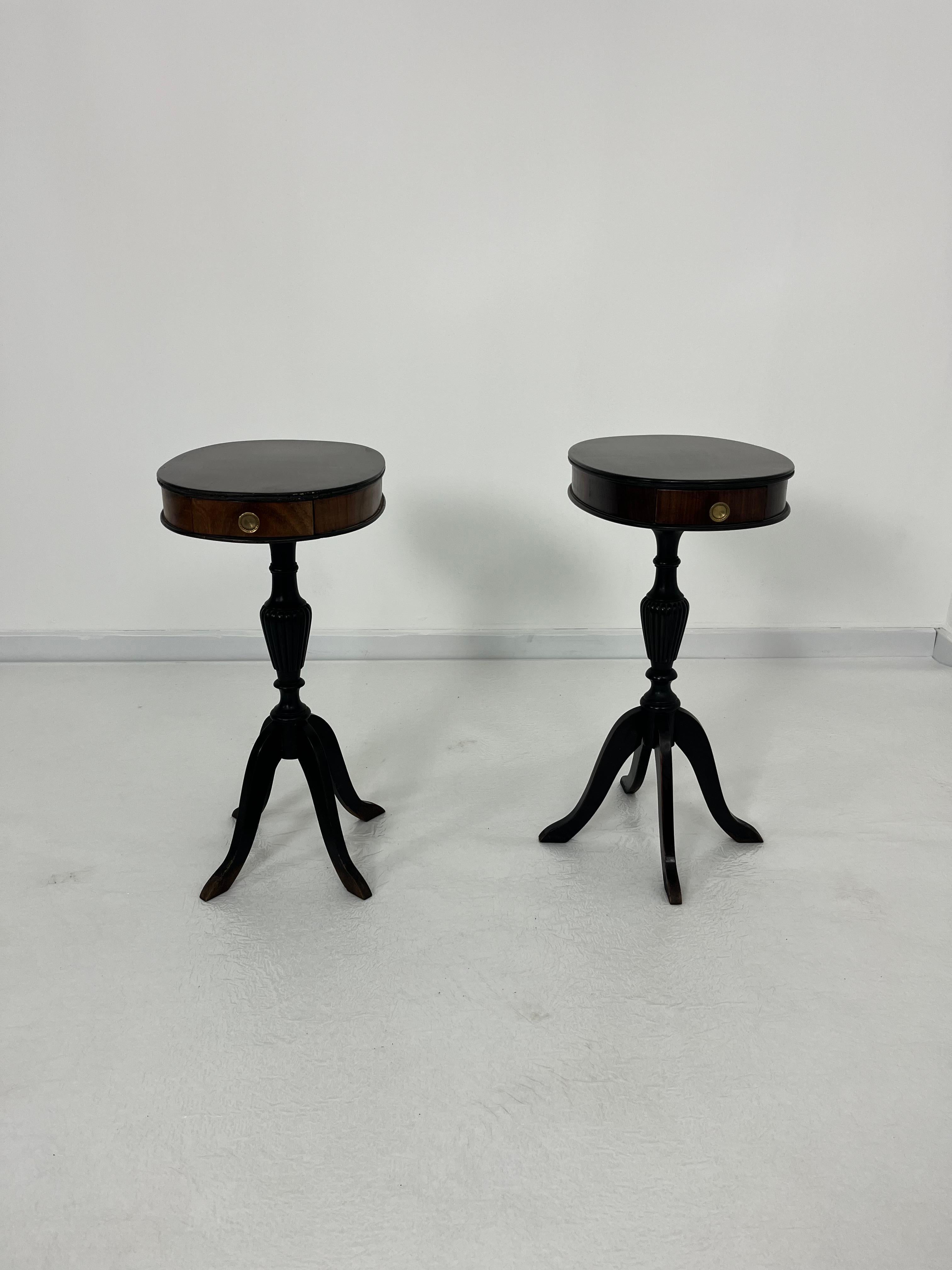 Particular Set of 2 Oval Italian Bedside Tables Mid-century, 1960s For Sale 6