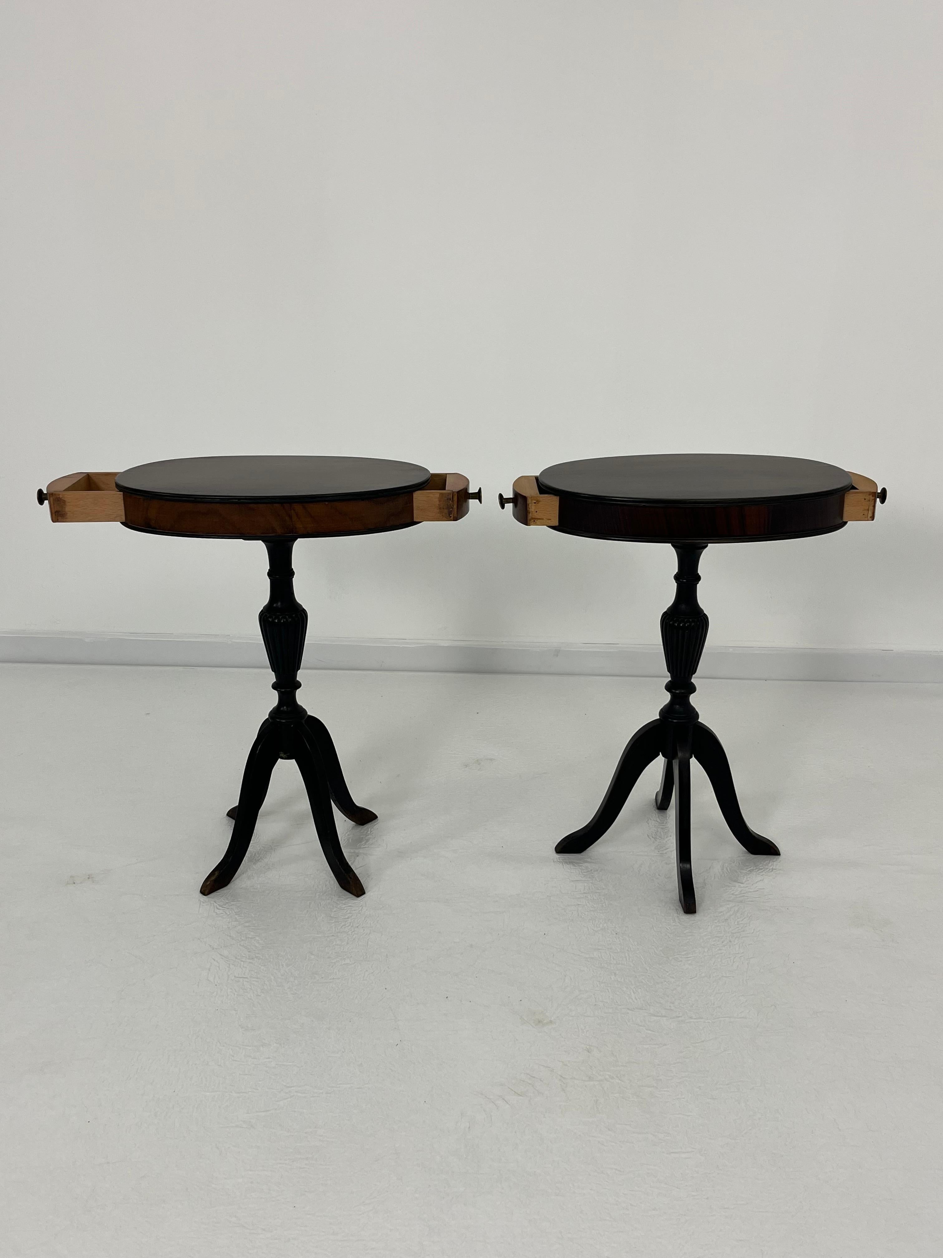 Particular Set of 2 oval Italian bedside tables Mid-century, 1960s
Double drawer, intact and in good condition.