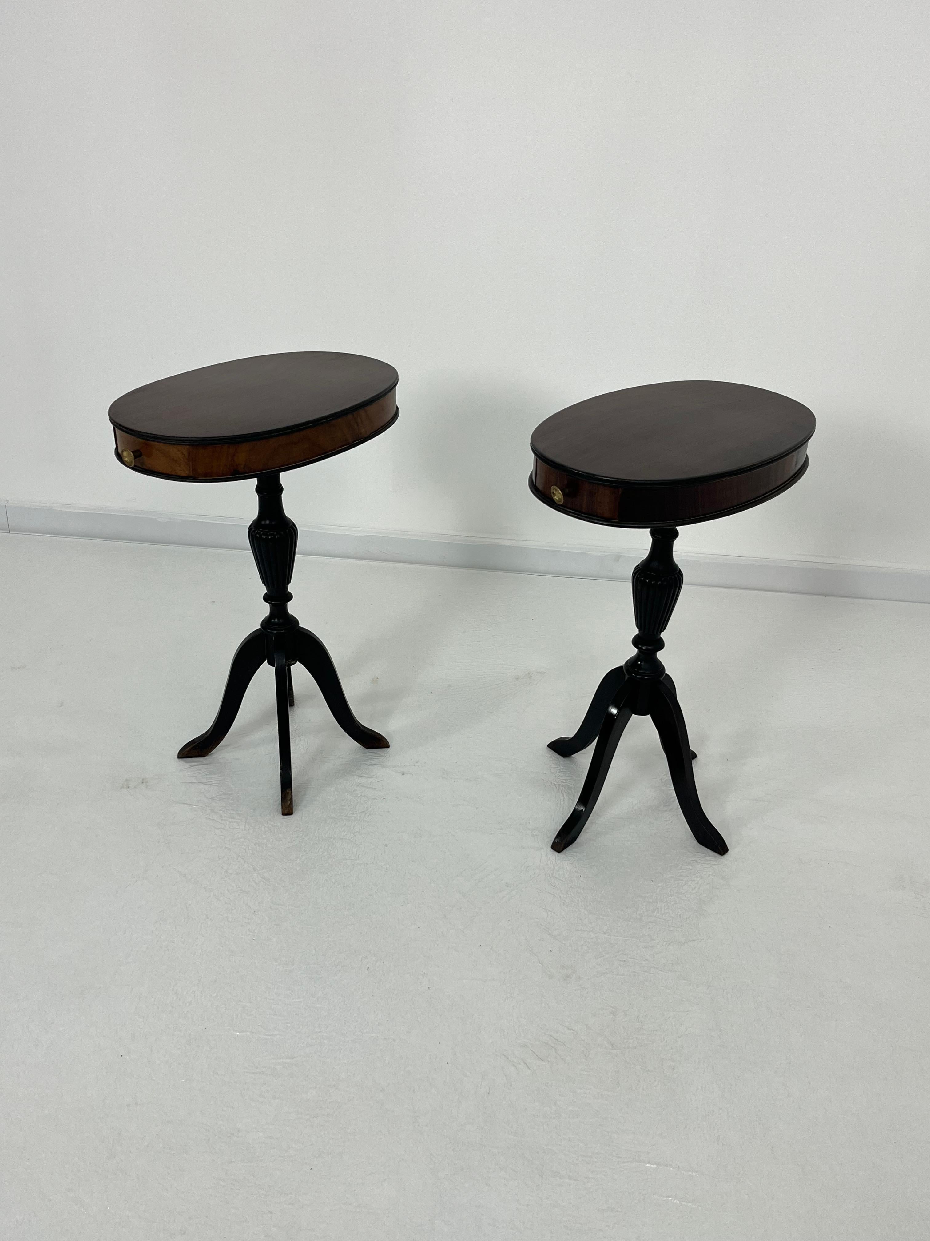 Particular Set of 2 Oval Italian Bedside Tables Mid-century, 1960s For Sale 2