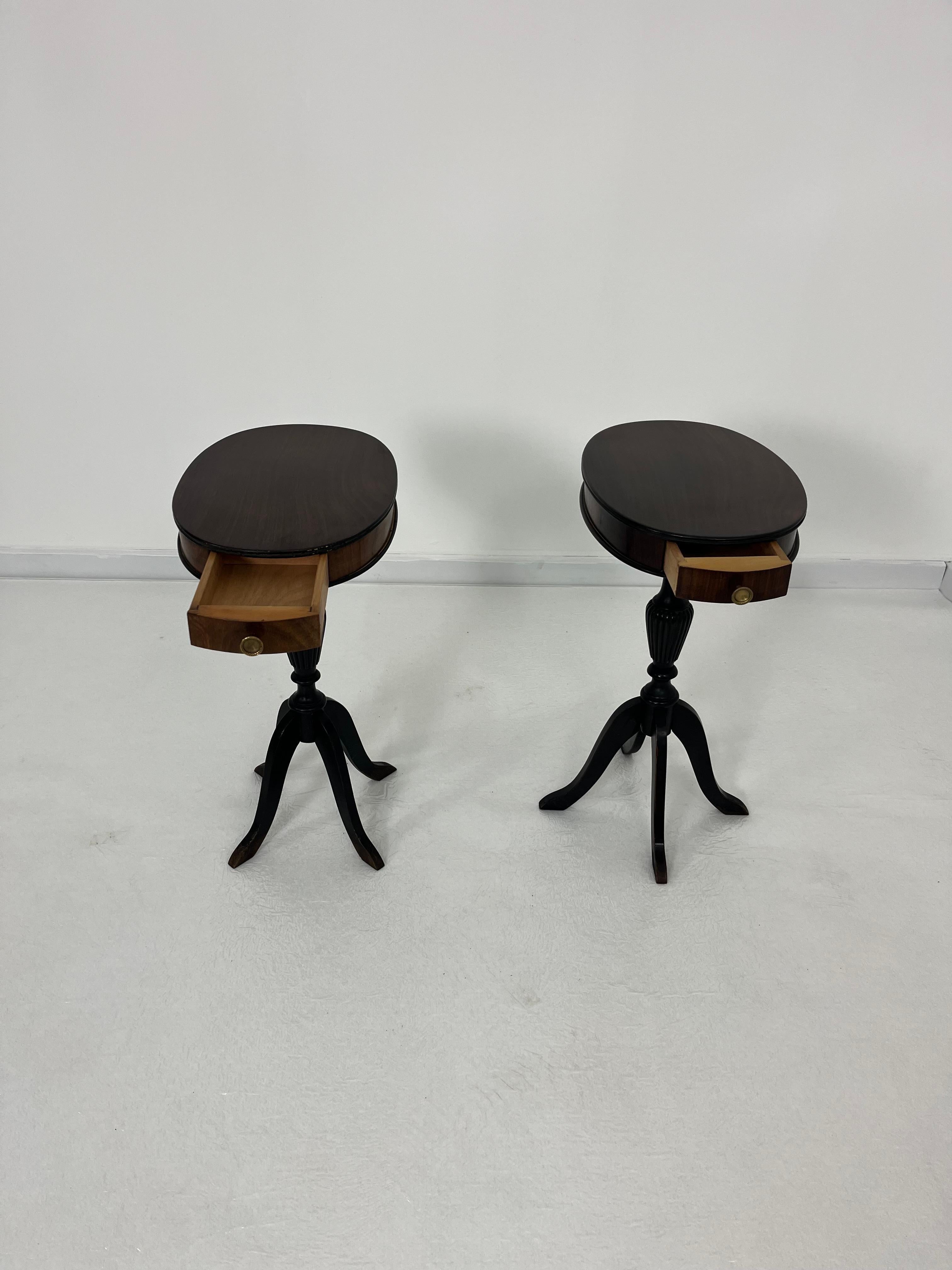 Particular Set of 2 Oval Italian Bedside Tables Mid-century, 1960s For Sale 4
