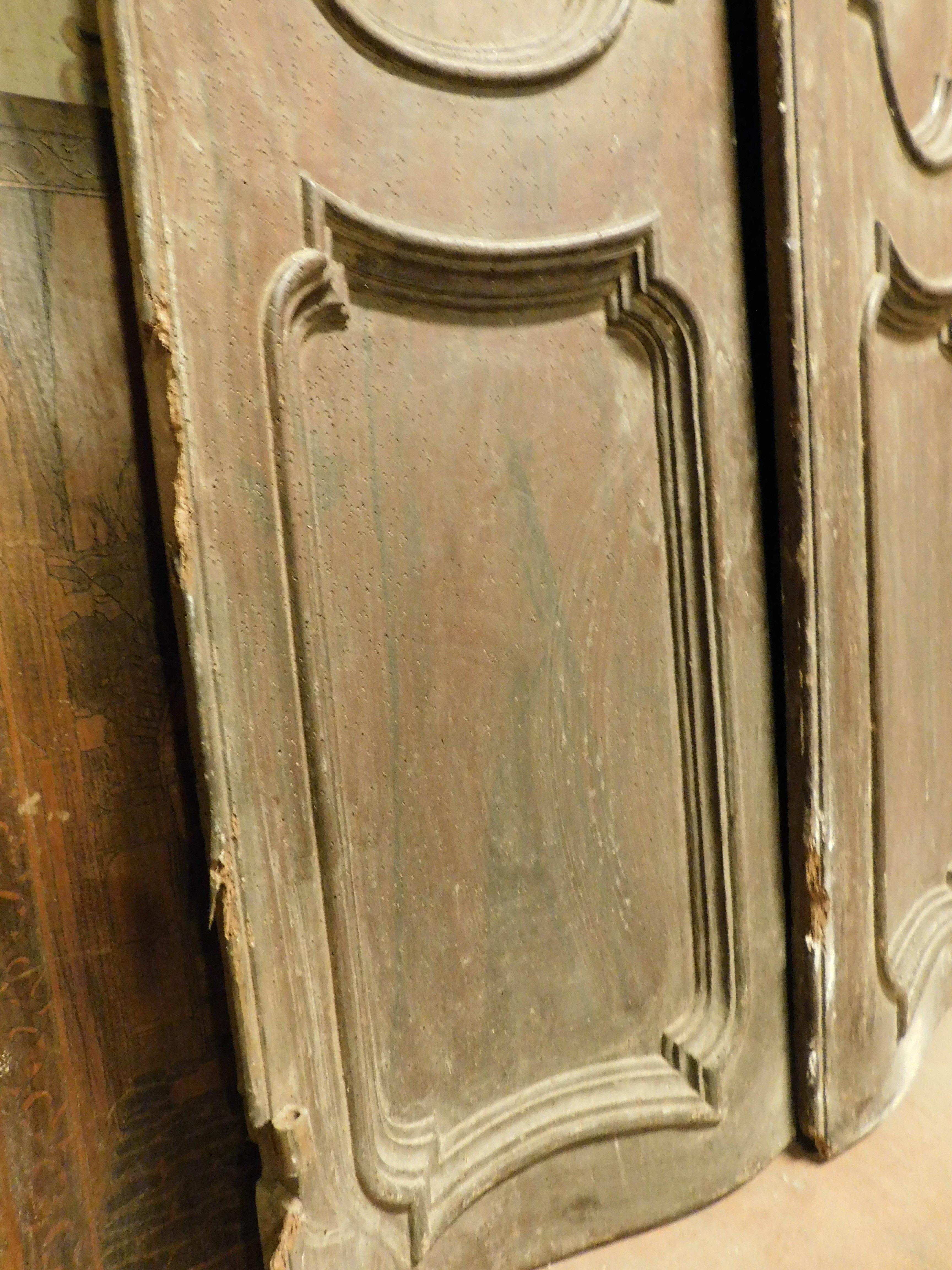 Particular walnut door, double-jointed with two leaves and carved panels, Italy For Sale 3