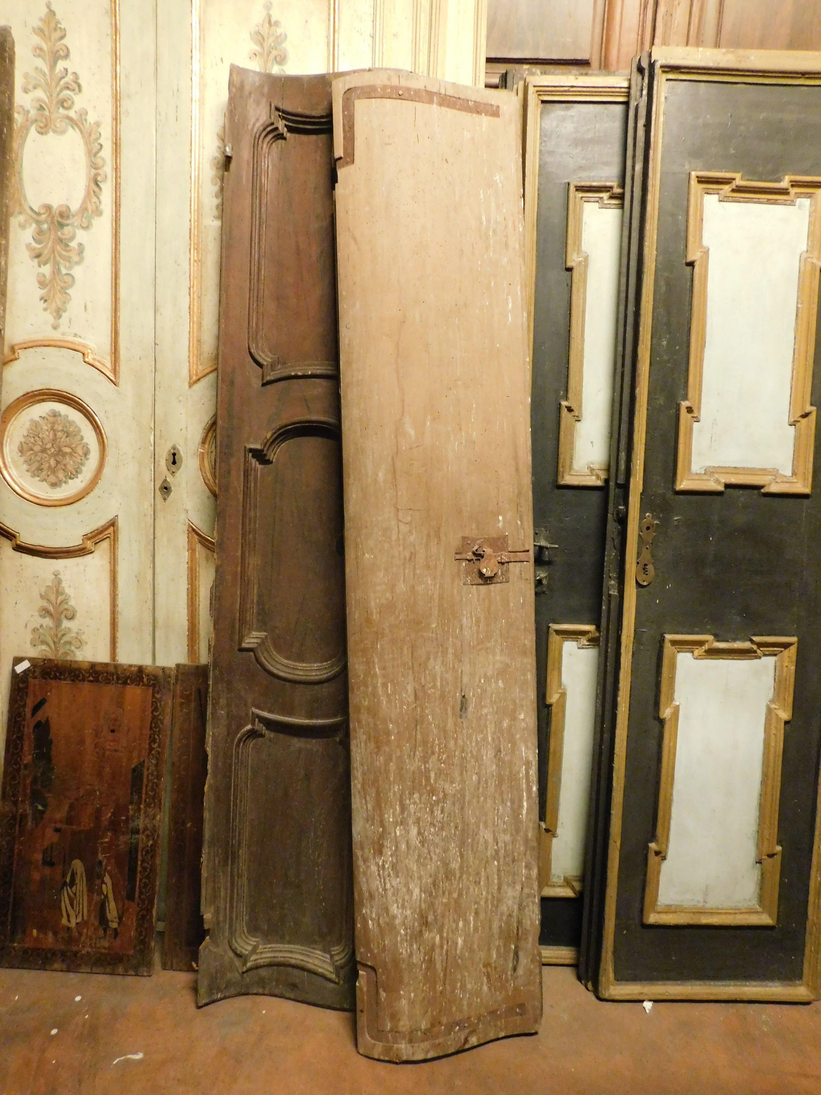 Particular walnut door, double-jointed with two leaves and carved panels, Italy For Sale 4