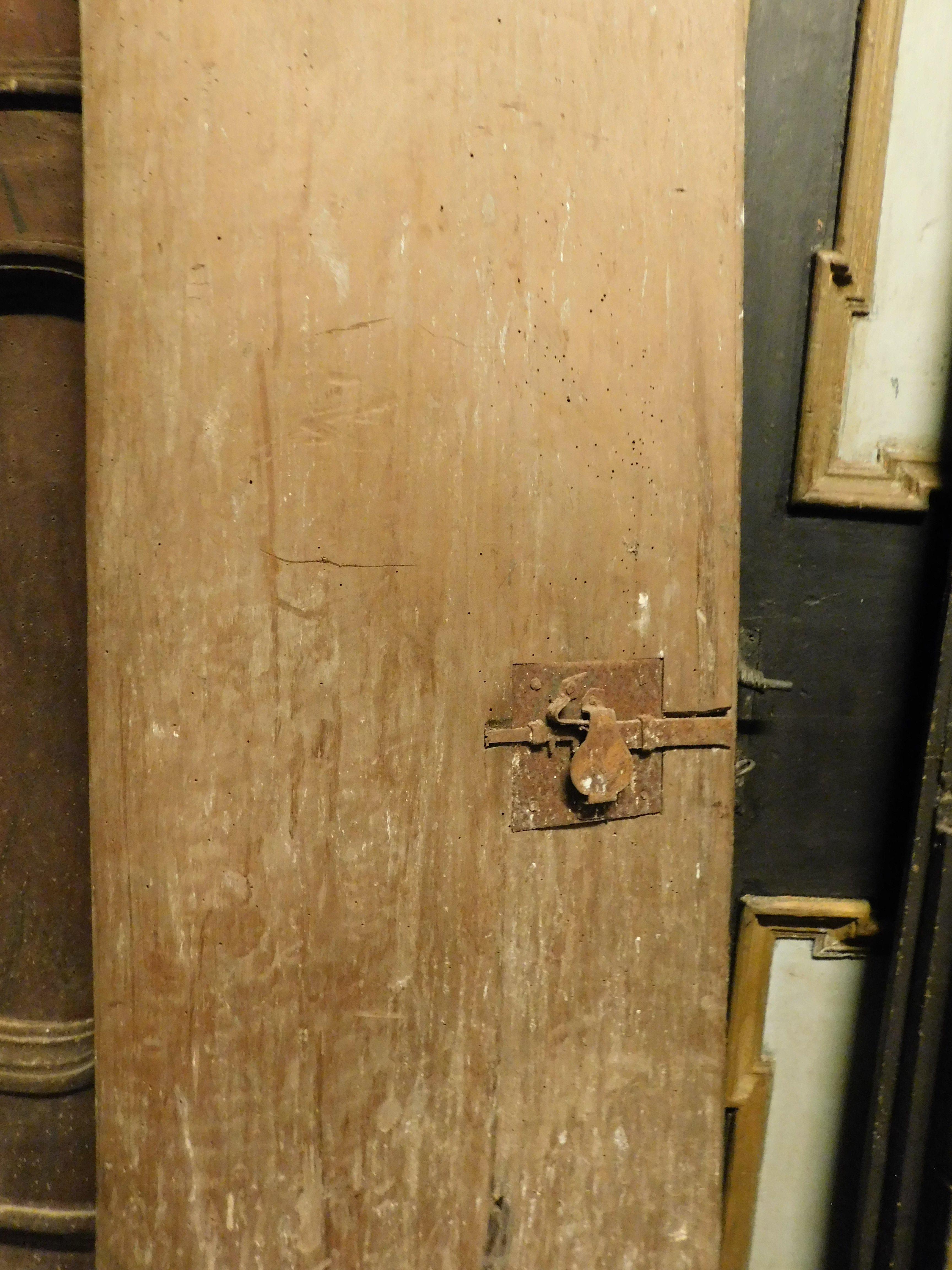 Particular walnut door, double-jointed with two leaves and carved panels, Italy For Sale 5