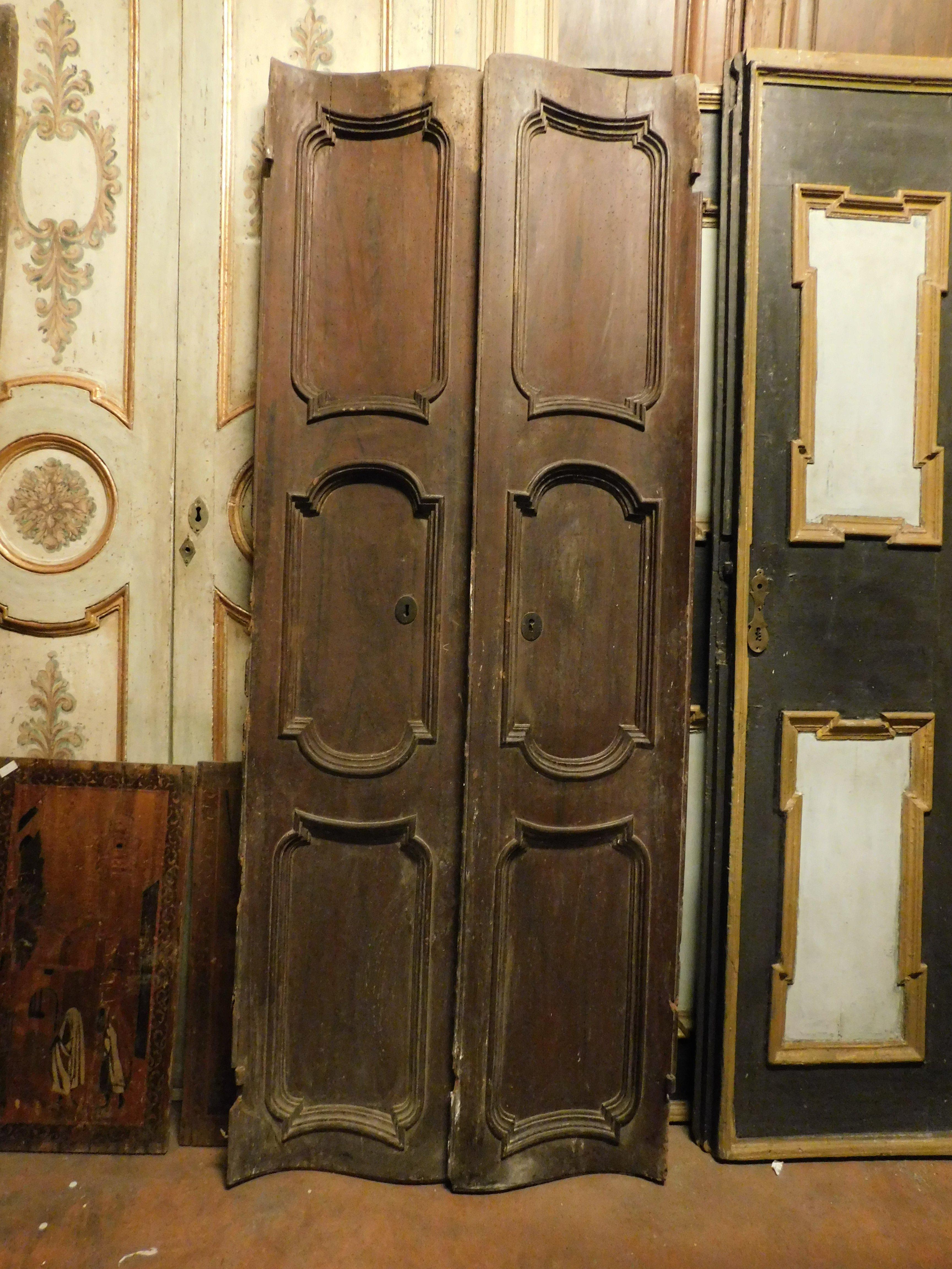 Italian Particular walnut door, double-jointed with two leaves and carved panels, Italy For Sale