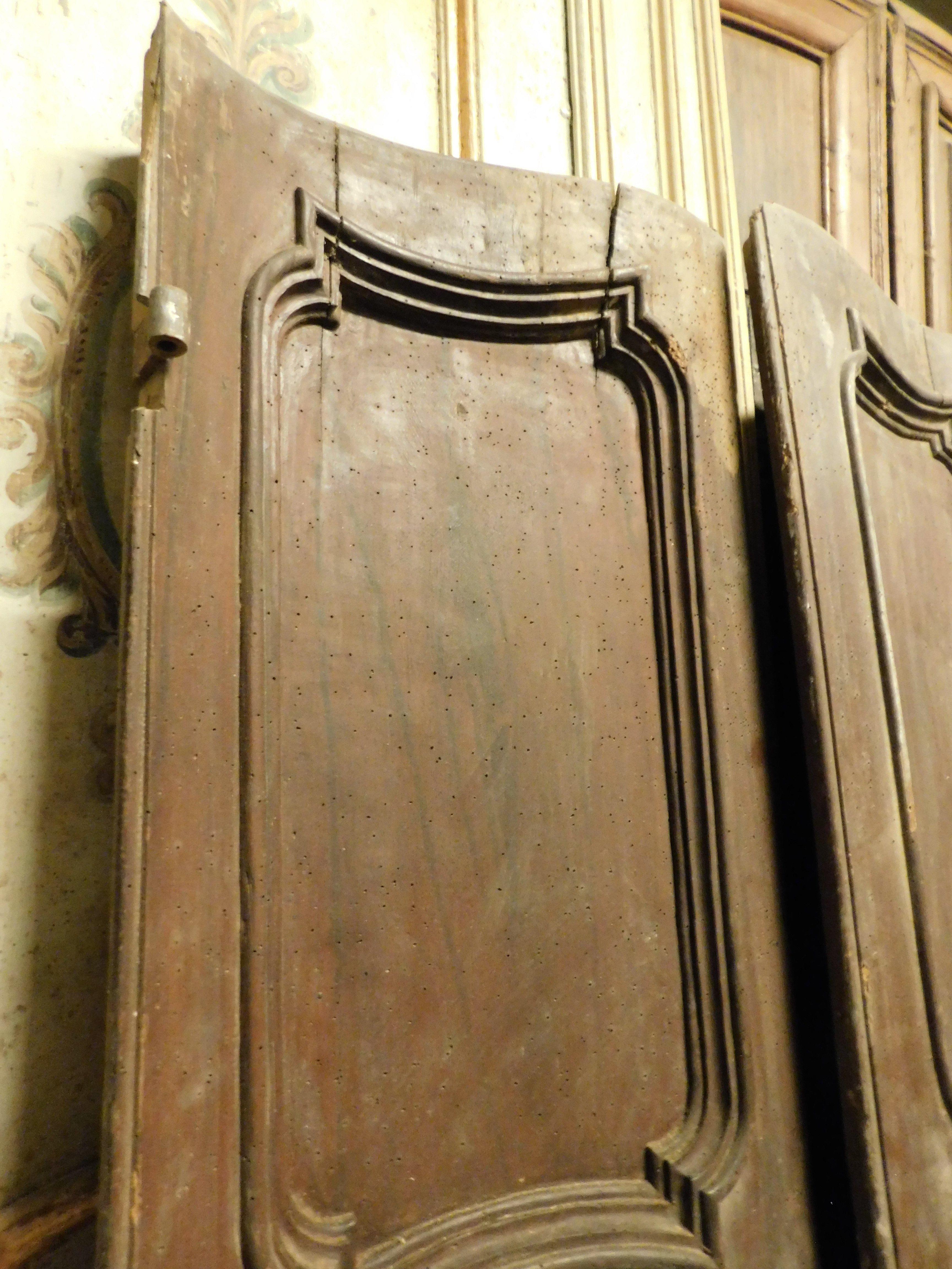 Particular walnut door, double-jointed with two leaves and carved panels, Italy For Sale 1