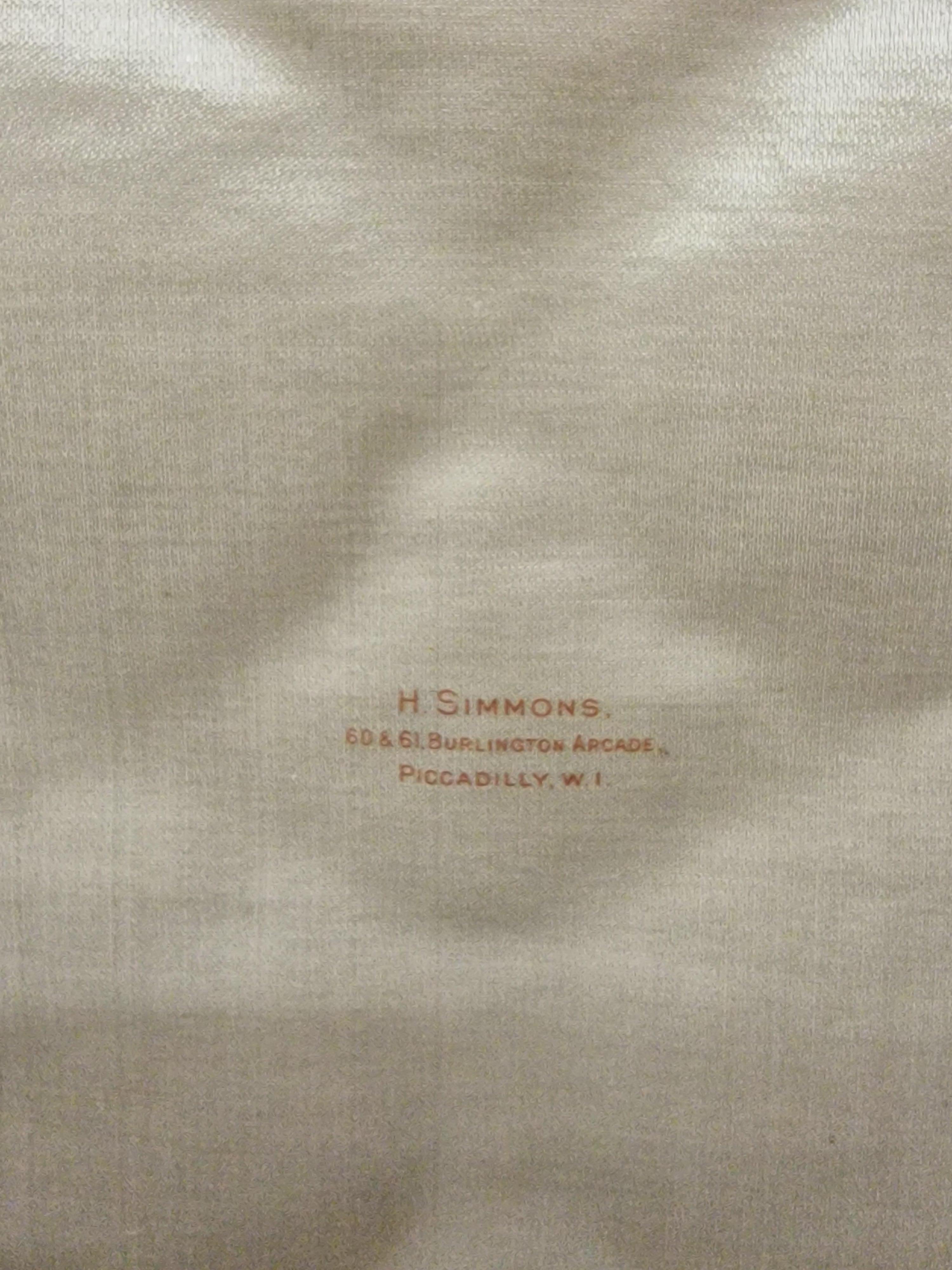 Belle Époque Set di ciotole per il tè particolarmente raro, realizzato con gemme di nefrite, 1900, Londra Inghilterra in vendita