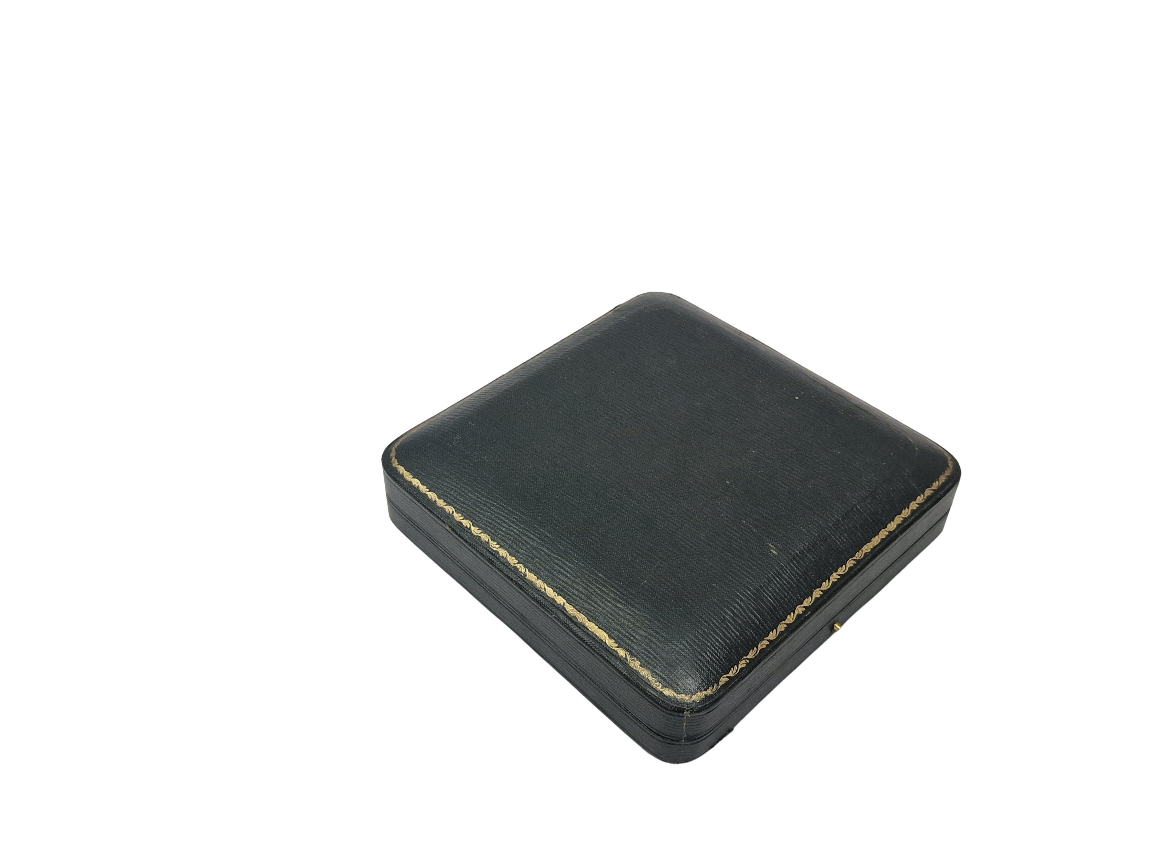 Set di ciotole per il tè particolarmente raro, realizzato con gemme di nefrite, 1900, Londra Inghilterra in vendita 1