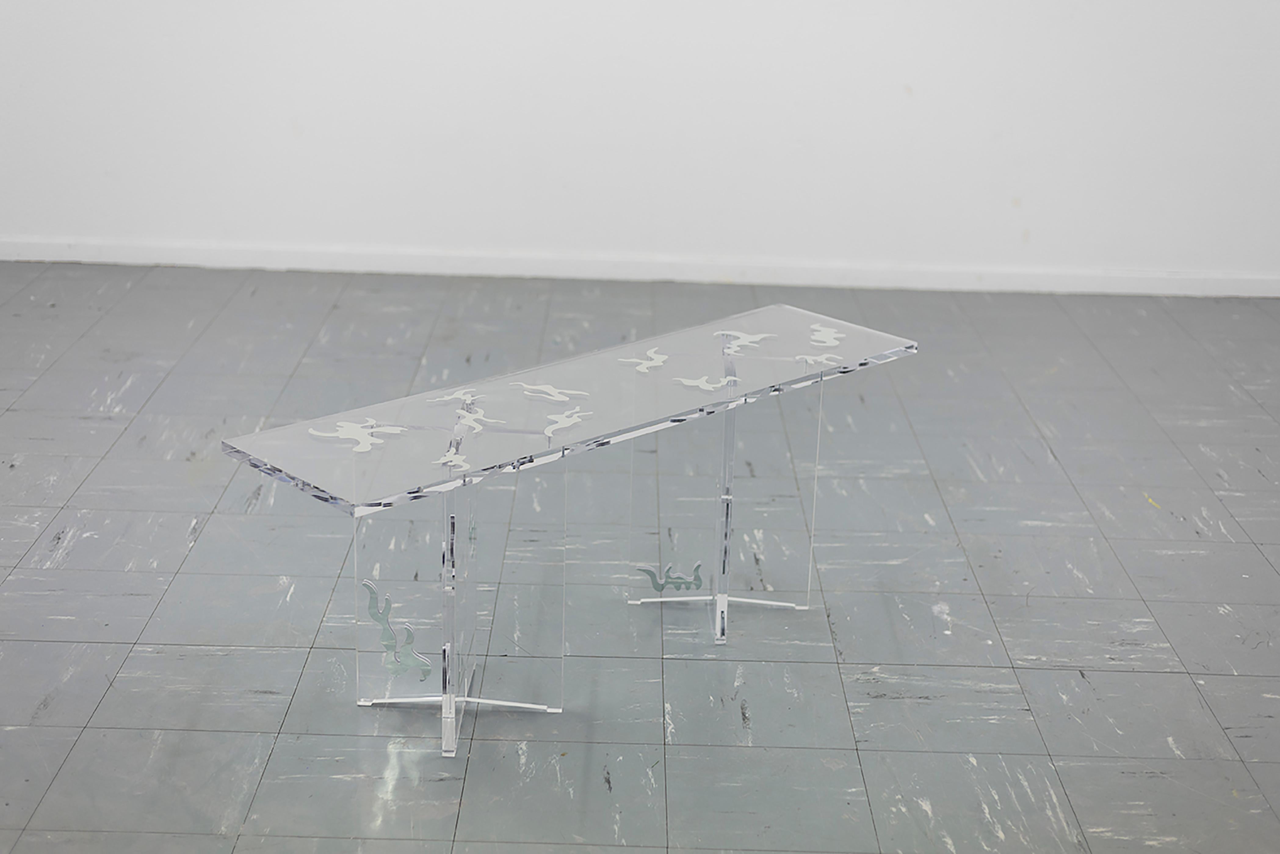 Banco Particulees Figées de Mélissa Mariller
Dimensiones: P 48 x An 123 x Al 33 cm.
Materiales: Plexiglás y aluminio.

Particules figées es un banco de plexiglás transparente salpicado de inserciones de aluminio.

Mélissa Mariller, residente en