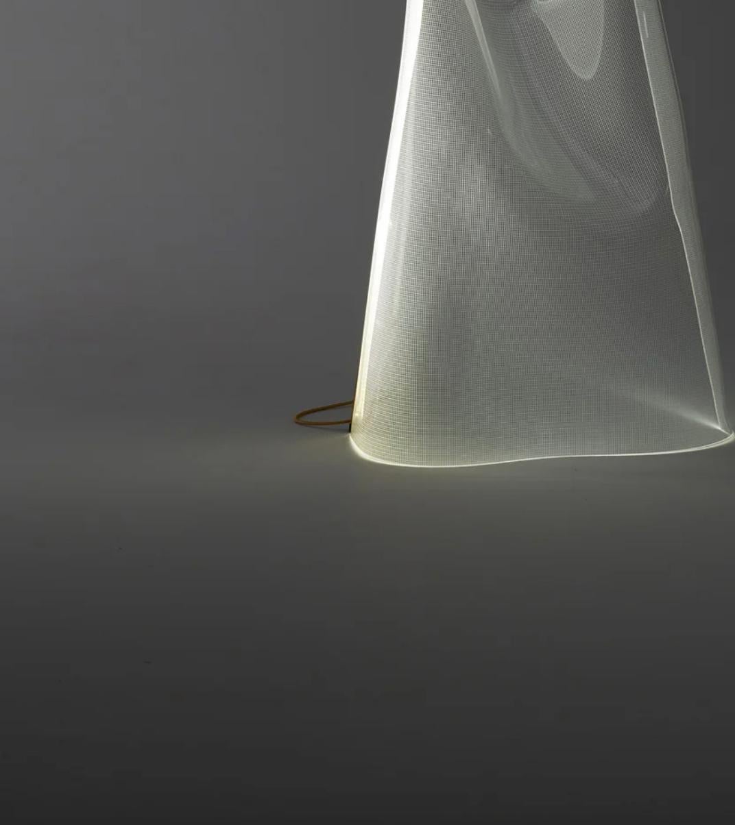 XXI secolo e contemporaneo Partisans Gweilo Han Gr Golden Led Lampada da terra a profilo per Parachilna in vendita