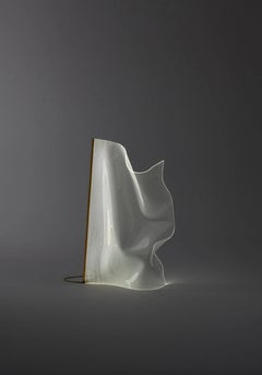 Partisans Gweilo Qin Pe, Stehlampe mit goldenem LED-Profil für Parachilna