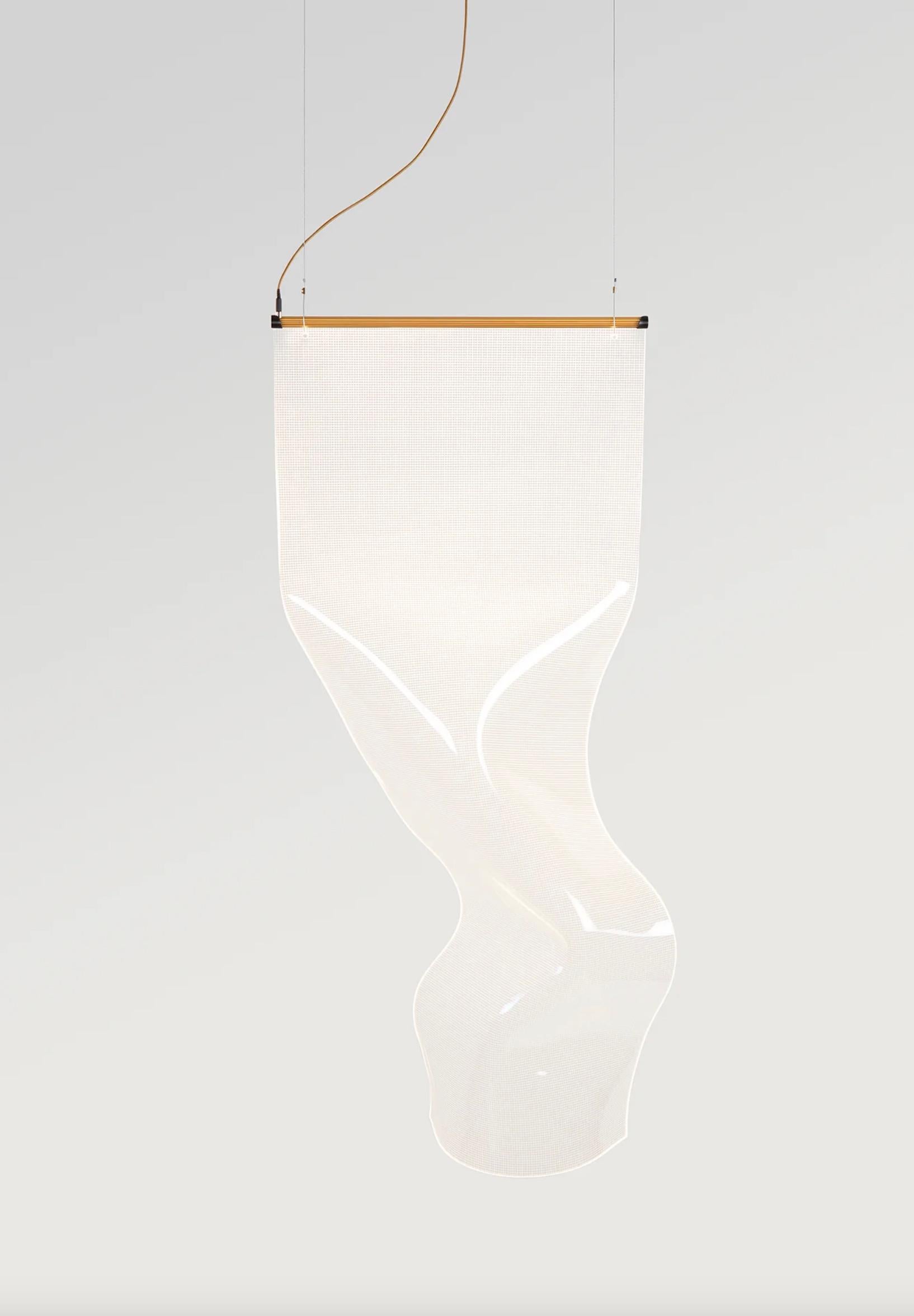 Partisans Gweilo Zhou Pe Hängeleuchte für Parachilna 

Diese Collection'S besteht aus einem thermogeformten Acryl und einem stranggepressten Aluminiumprofil, in dem eine LED-Leiste untergebracht ist. Sie werden in Barcelona sorgfältig von Hand