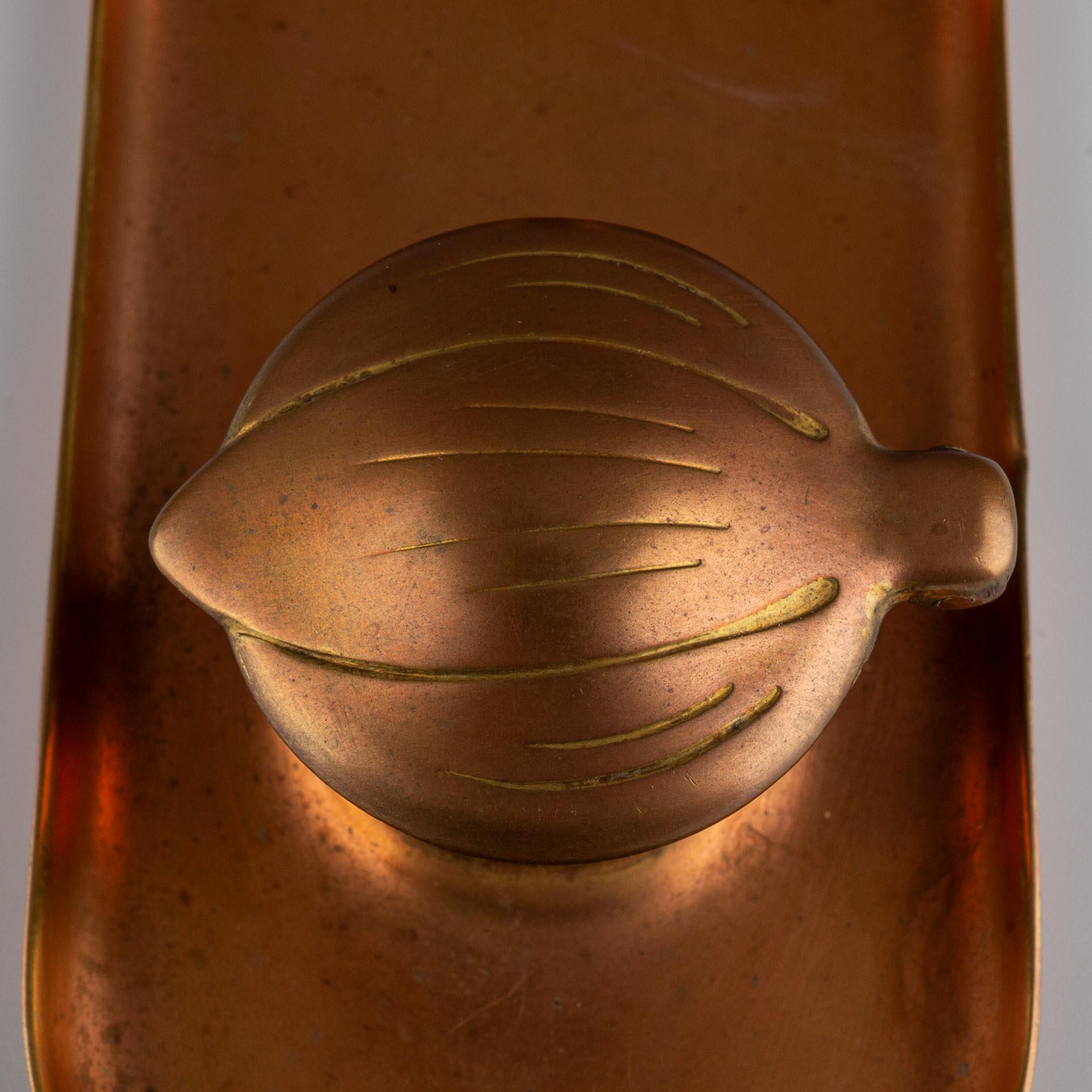 Double encrier Art Nouveau en cuivre partiellement doré avec vase en porcelaine en vente 6