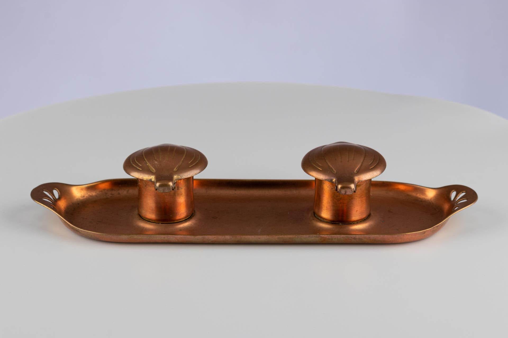 Art nouveau Double encrier Art Nouveau en cuivre partiellement doré avec vase en porcelaine en vente