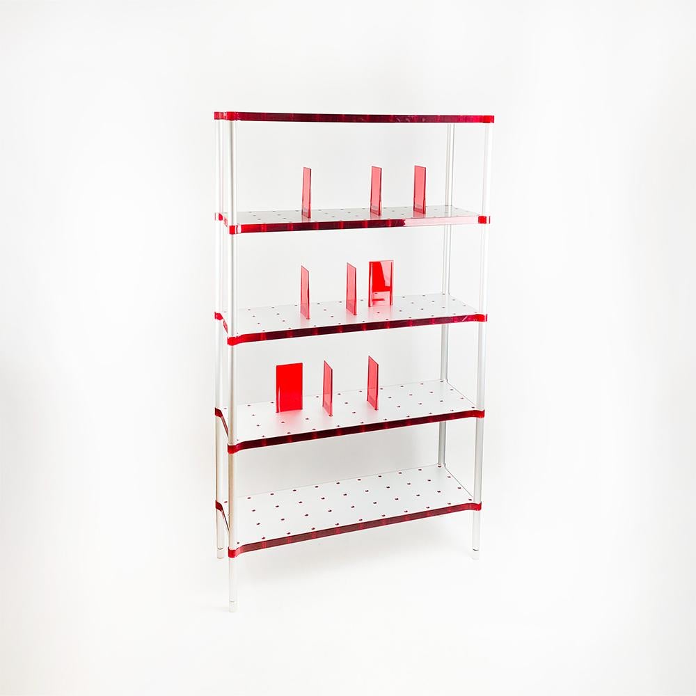 Partner 2506 shelf, design by Alberto Meda and Paolo Rizzatto for Kartell, 1998.

5 shelves made of 2 sheets of extruded aluminum one on each side of the shelf connected with injection molded plastic studs.

The legs are made of removable