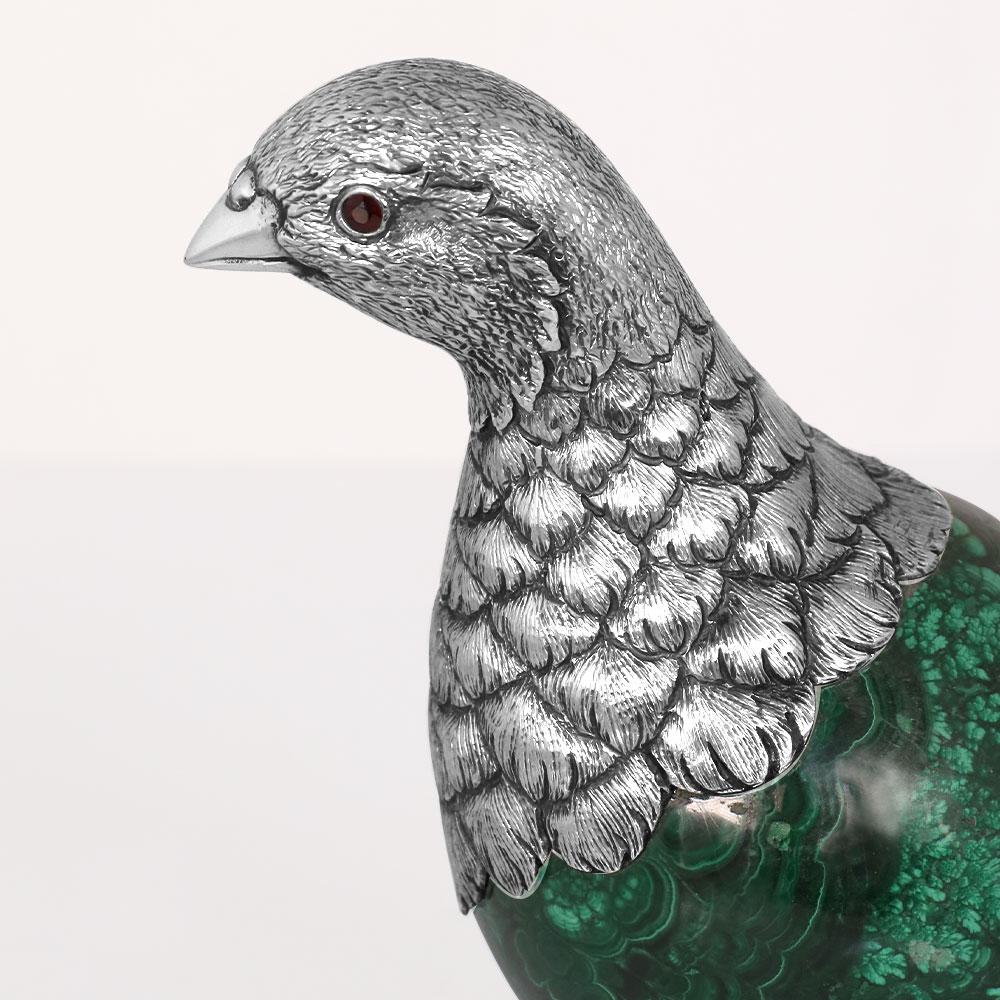 Partridge by Alcino Silversmith 1902 is a handcrafted piece in sterling silver 925 with natural malachite egg and natural grenade eyes! 

The piece is totally handcrafted, hammered and chiseled by our excellent craftsmen in our workshop in Porto,