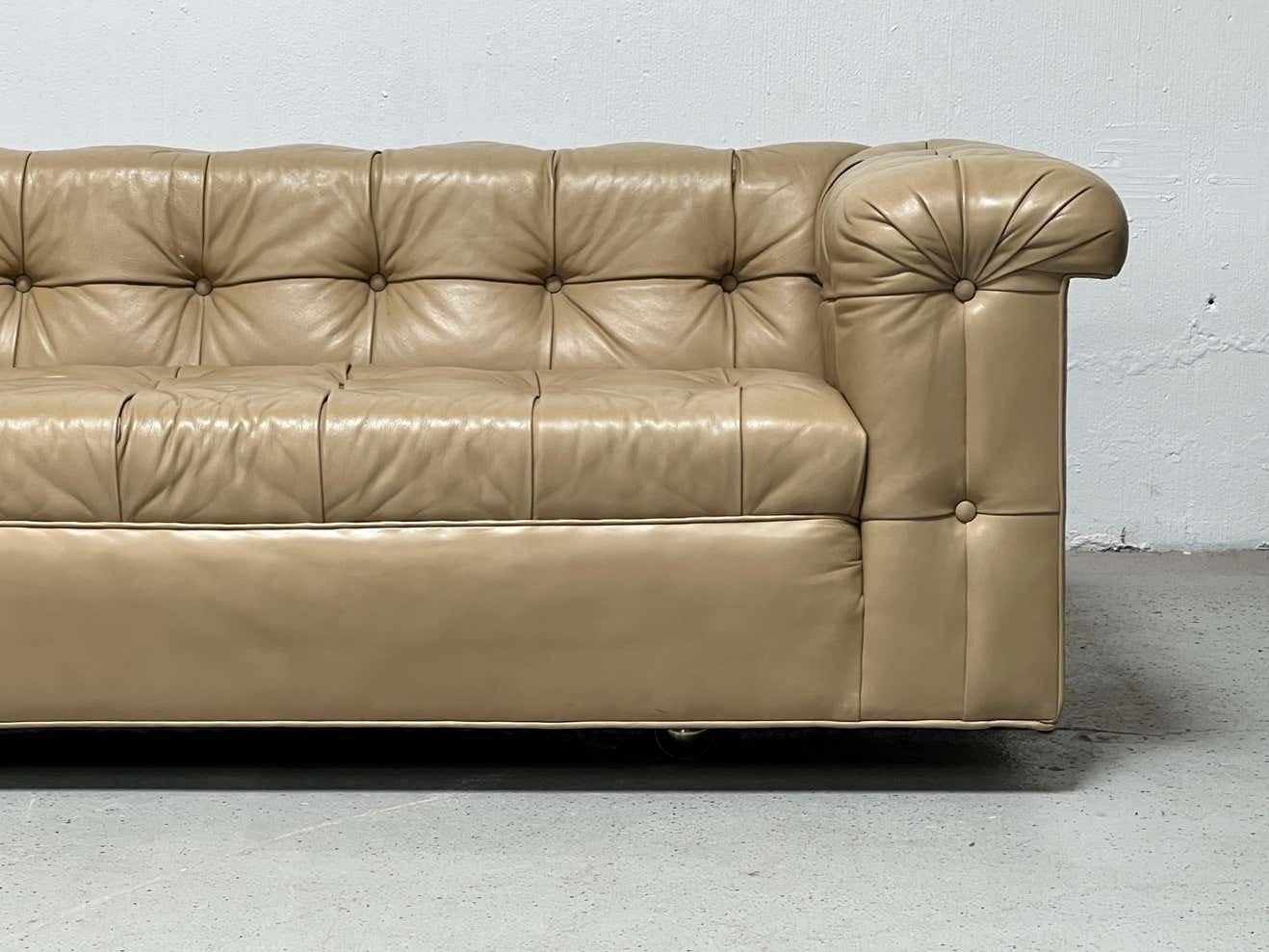 Party Sofa by Edward Wormley for Dunbar in Original Leather  In Good Condition For Sale In Dallas, TX