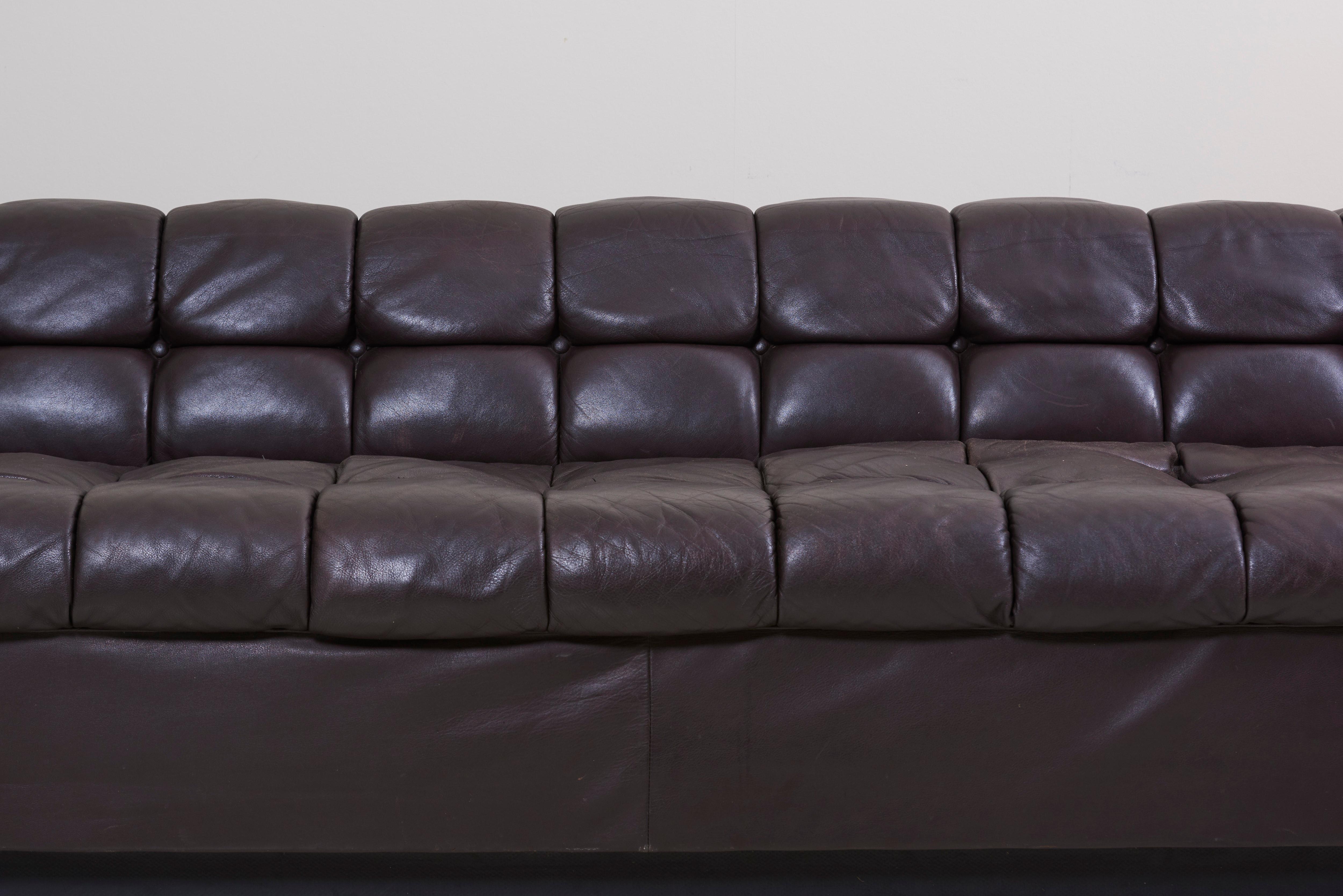 Party Sofa Model 5407 in Dark Brown Leather by Edward Wormley for Dunbar In Good Condition In Berlin, DE