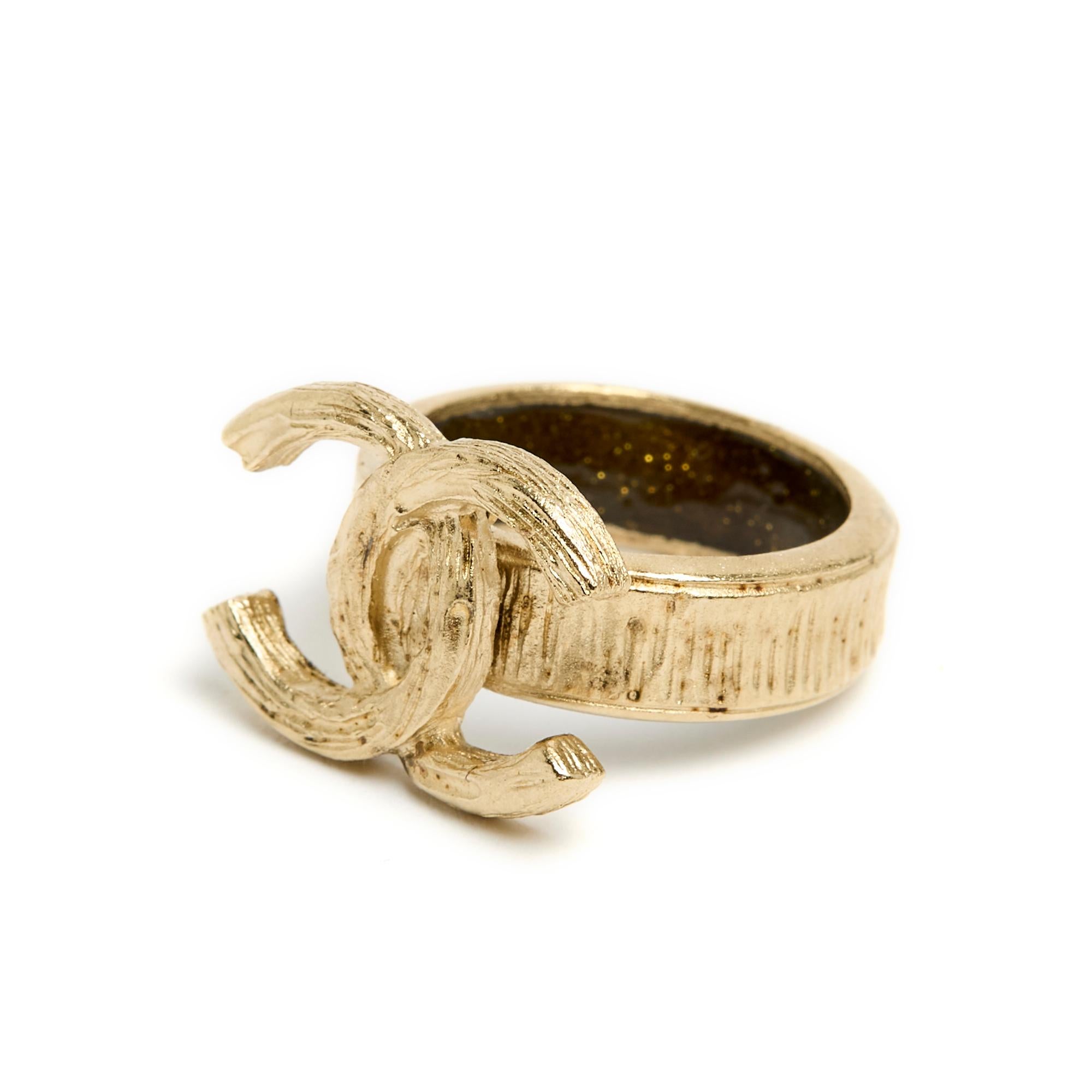 Parure Chanel Set Golden CC clips on earrings and Ring TDD52 US6 set In Excellent Condition For Sale In PARIS, FR